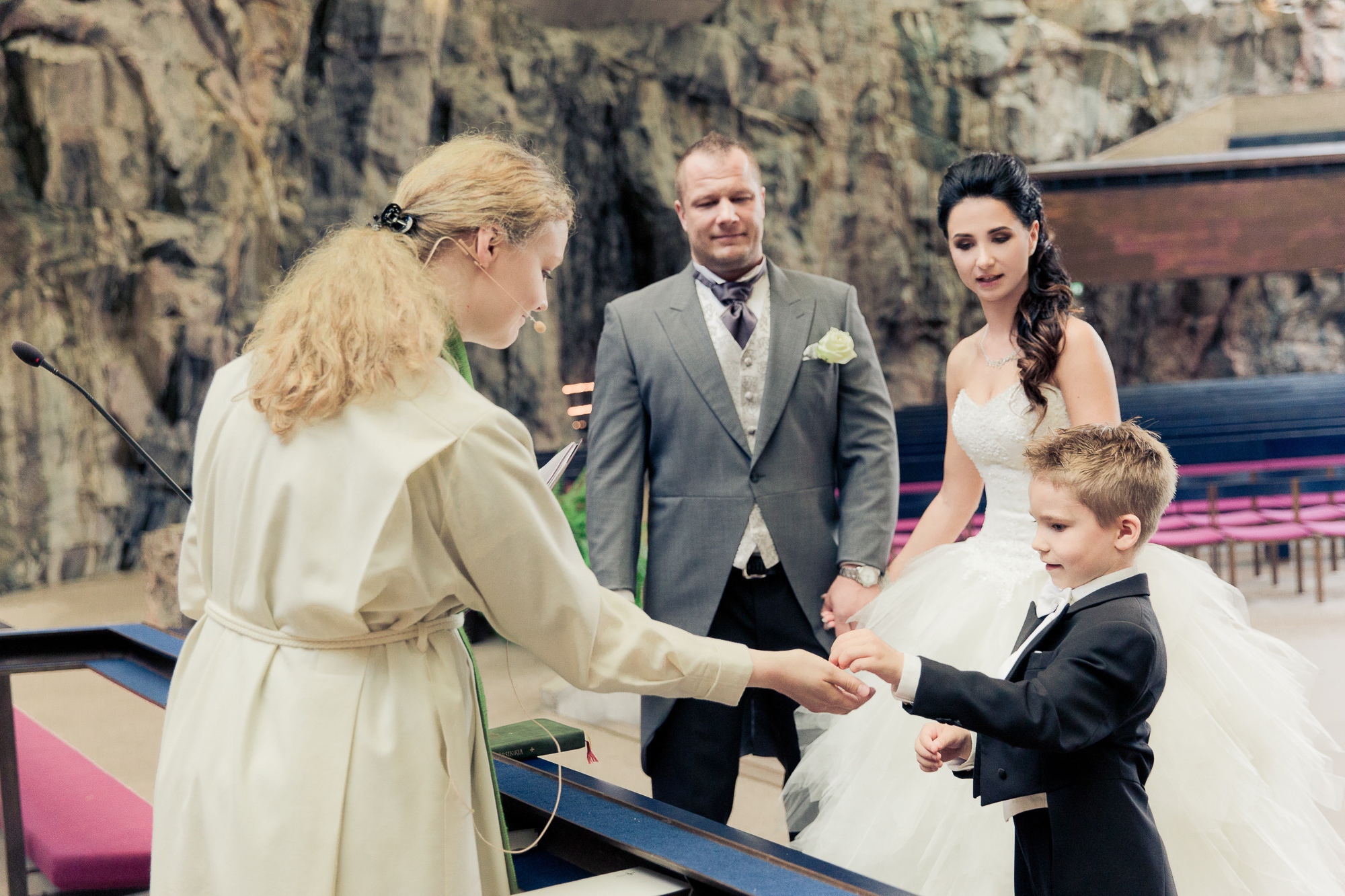 Kira&Mika, hääkuvaus Temppeliaukion kirkko, Vanha Viilatehdas