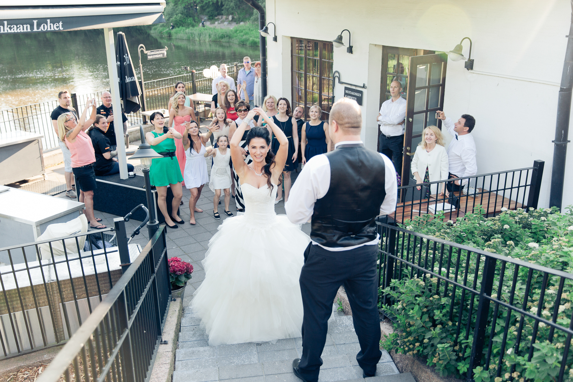 Kira&Mika, hääkuvaus Temppeliaukion kirkko, Vanha Viilatehdas