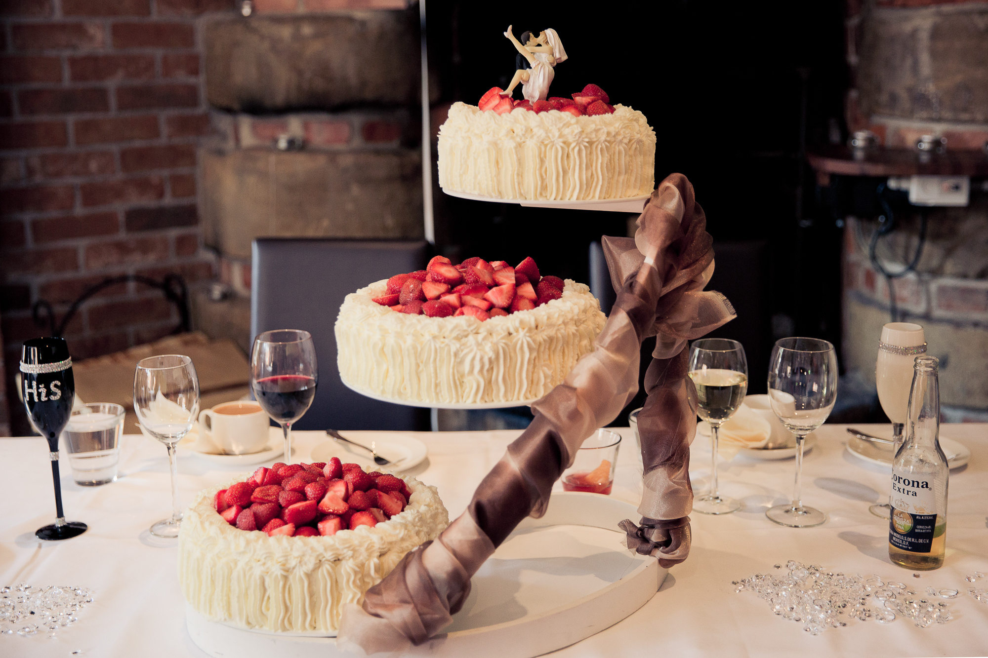 Kira&Mika, hääkuvaus Temppeliaukion kirkko, Vanha Viilatehdas