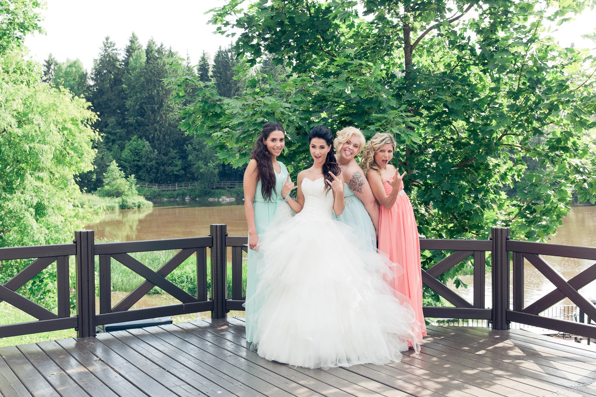 Kira&Mika, hääkuvaus Temppeliaukion kirkko, Vanha Viilatehdas