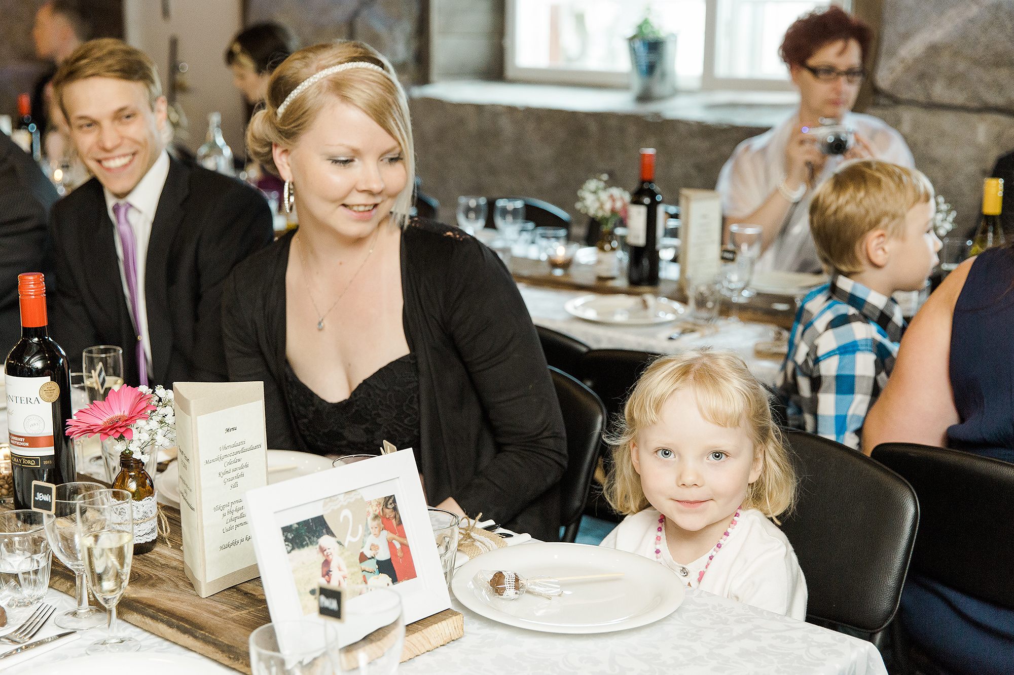 Hanna&Petteri, Orivesi, Einon Pirtti, dokumentaarinen hääkuvaus Pirkanmaalla