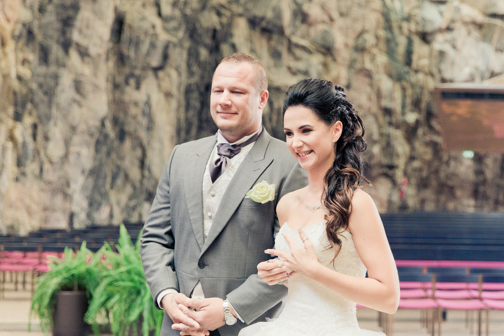 Kira&Mika, hääkuvaus Temppeliaukion kirkko, Vanha Viilatehdas