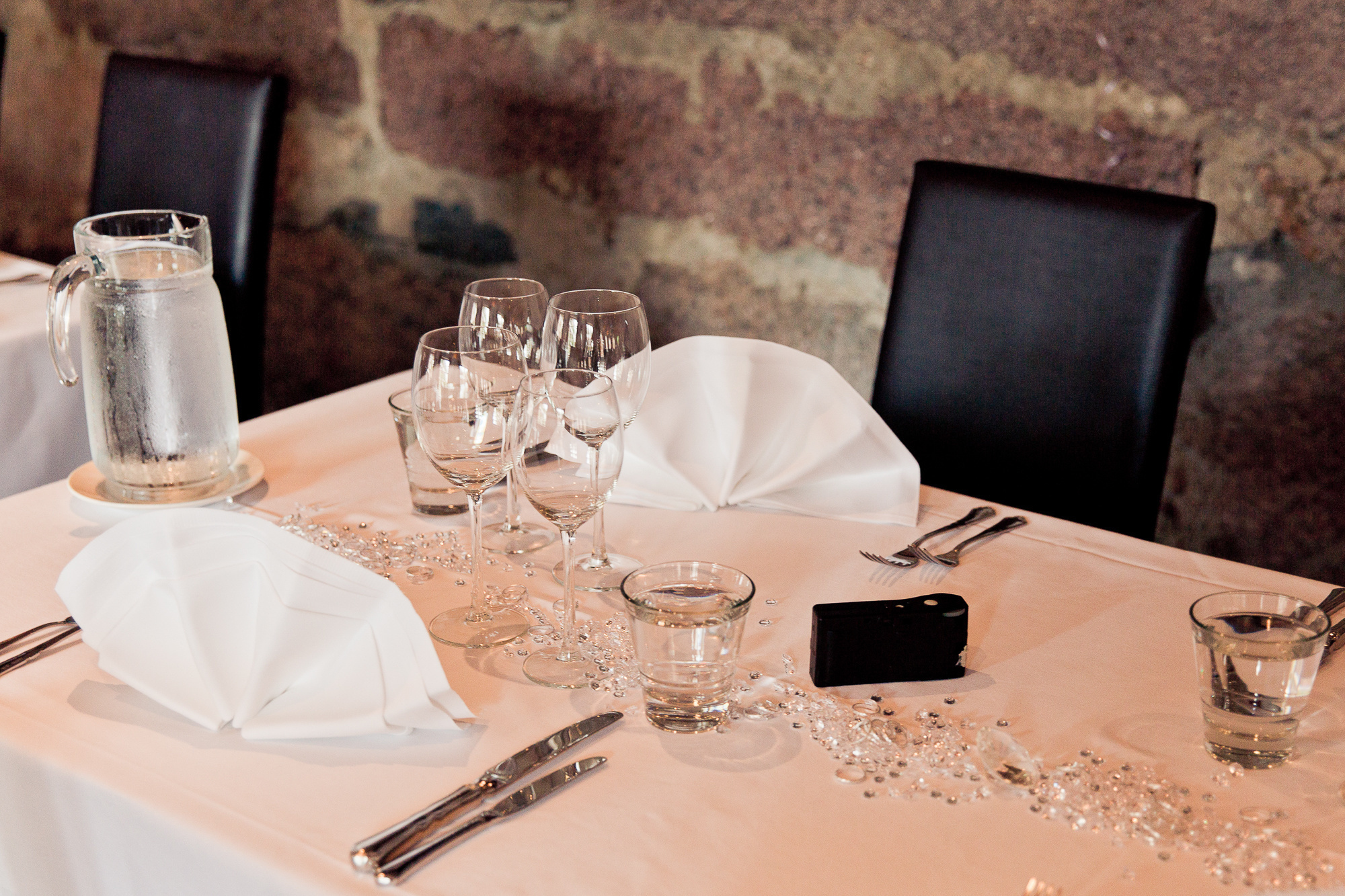 Kira&Mika, hääkuvaus Temppeliaukion kirkko, Vanha Viilatehdas