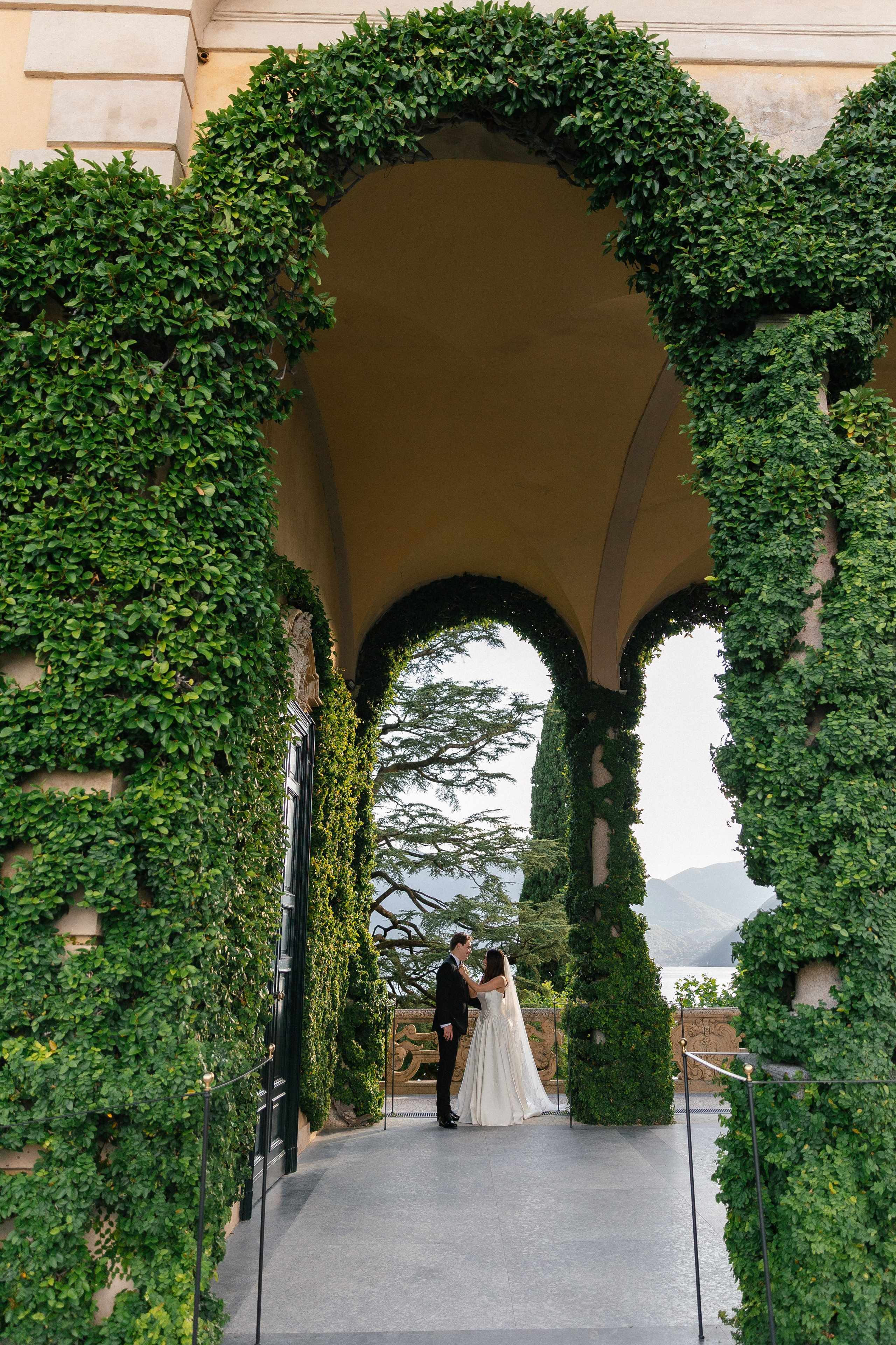Lily & Zach, Villa del Balbianello. Photographer in Italy Anna Linnik