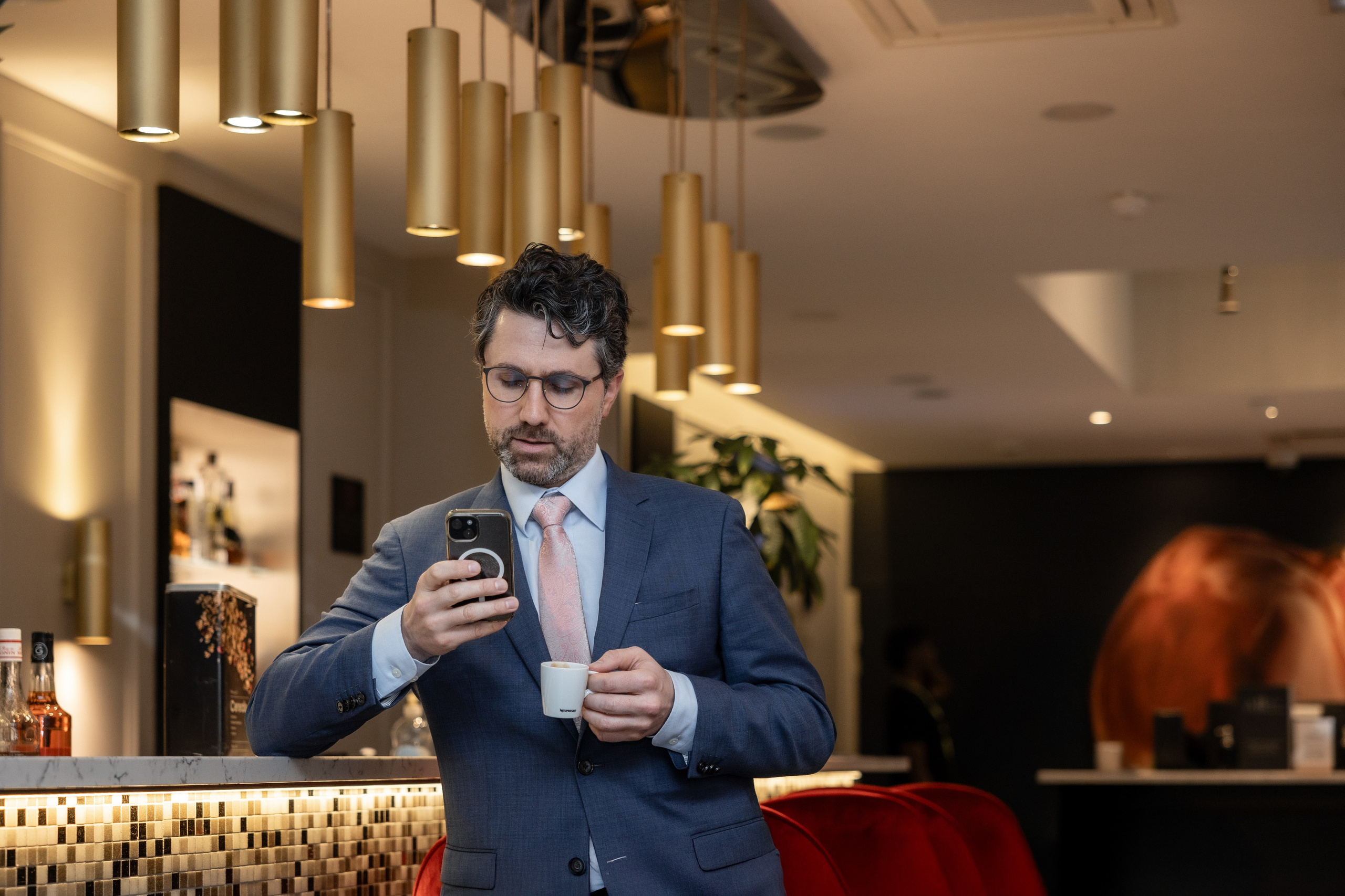 Christmas wedding to remember in Toulouse, Capitole. Gillian & Scott. Eugenie Smirnova — wedding, corporate and lifestyle photographer in Toulouse and Southwest France