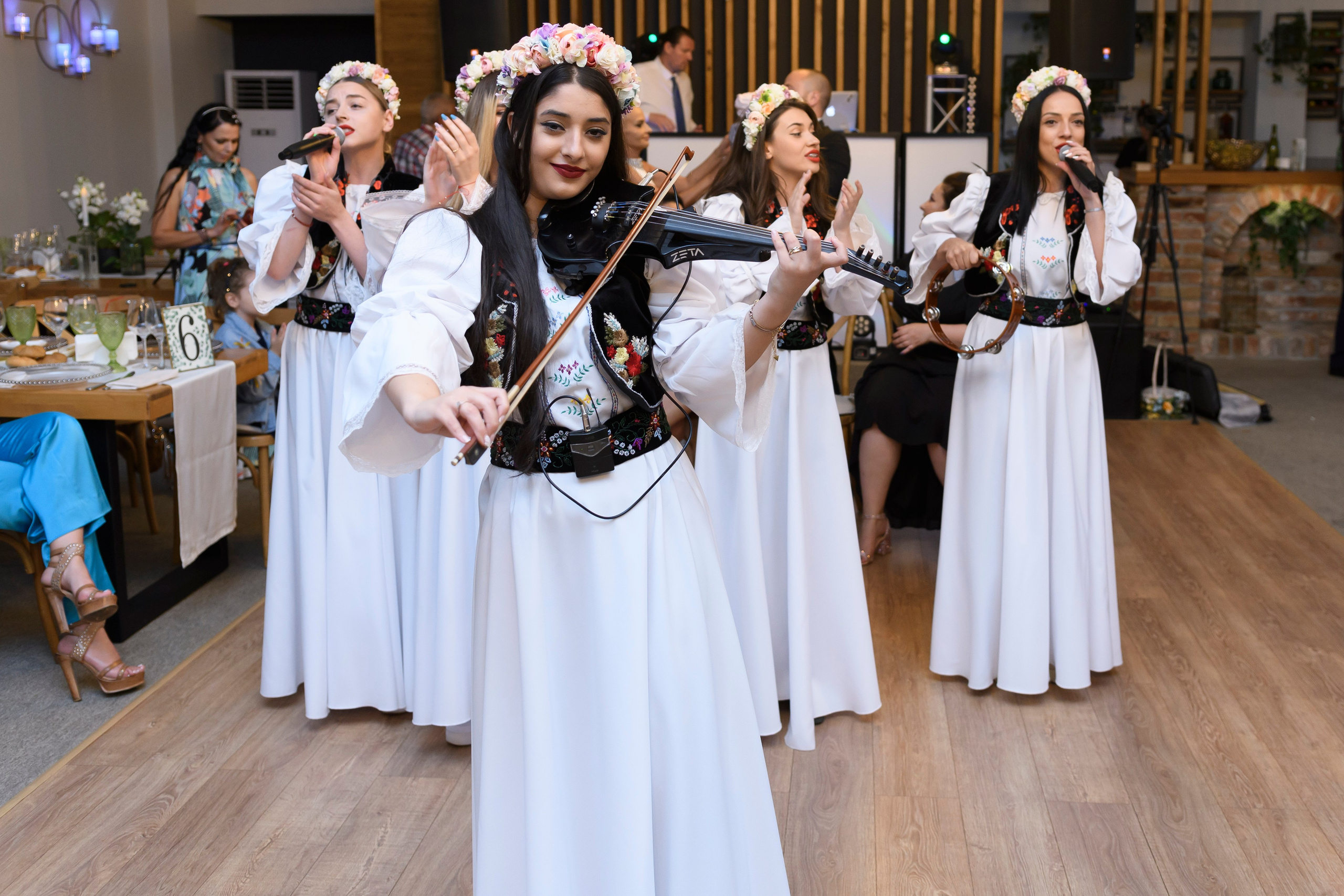 Fotografii Nunta + Botez Ciresul Salbatic. MDimaFotoStudio. Fotograf de nuntă, evenimente private și de familie