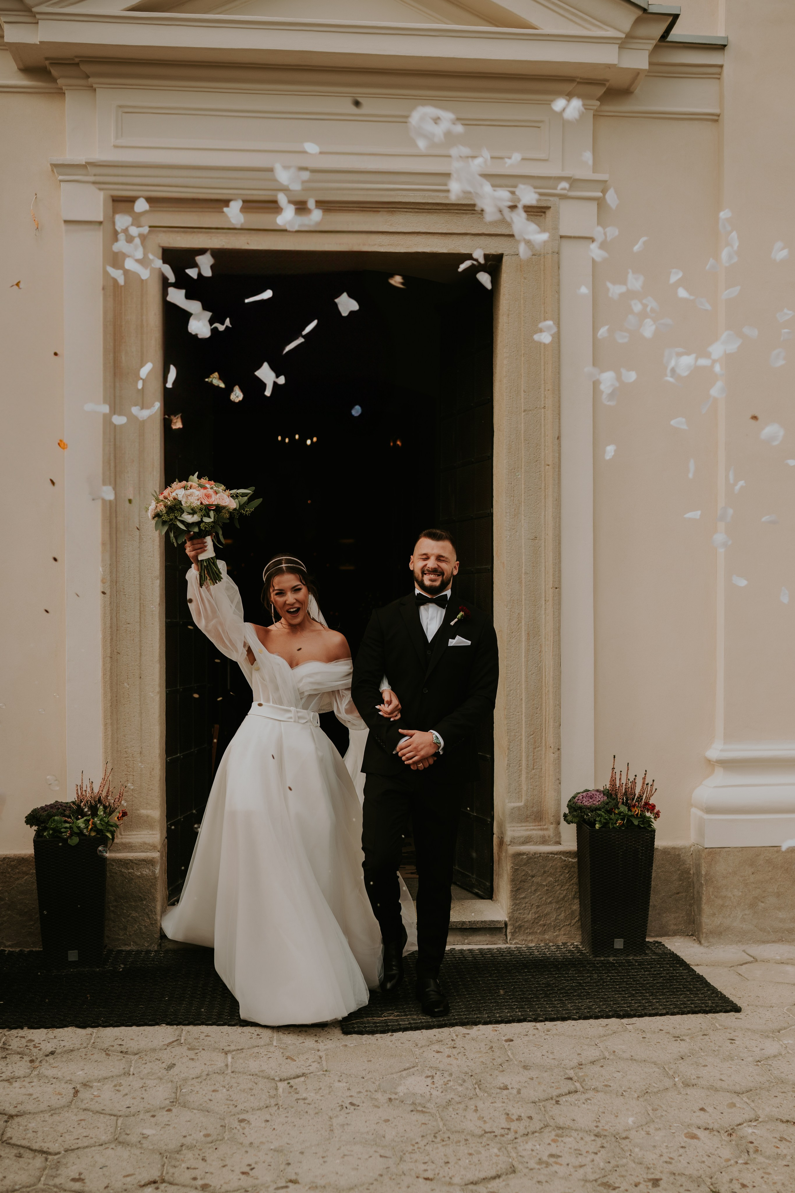 Sala Koralowa w Jaworzu: Opowieść o ślubie Nikoli i Kacpra. Karkowskafoto - fotografia miłości