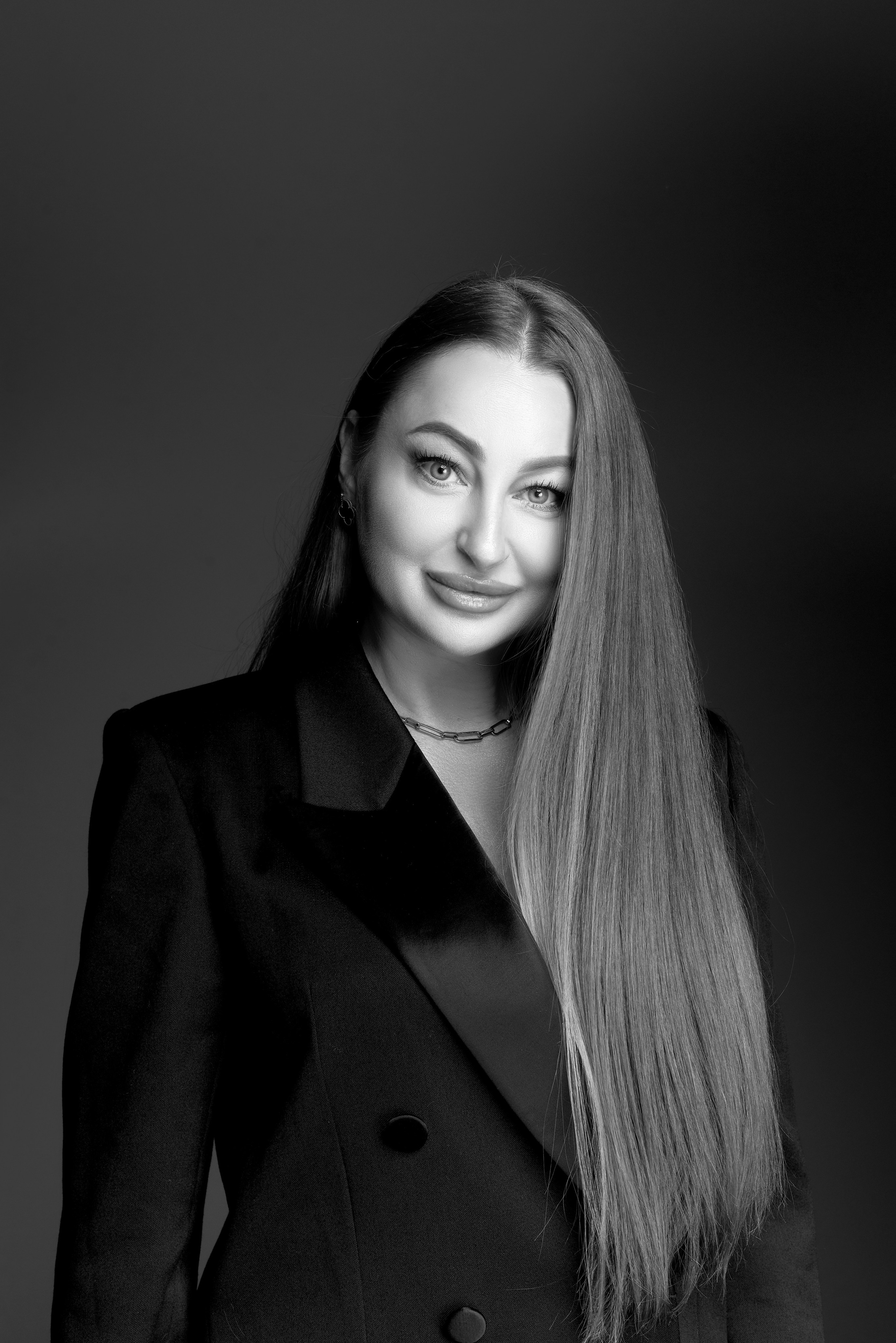 Profesjonalna Sesja Biznesowa i Wizerunkowa – Zdjęcia, które Podkreślą Twój Sukces. Portrait & Fashion Photographer | Сannes, Paris, Monaco, Dubai, Kyiv — - Alisa Postnykova