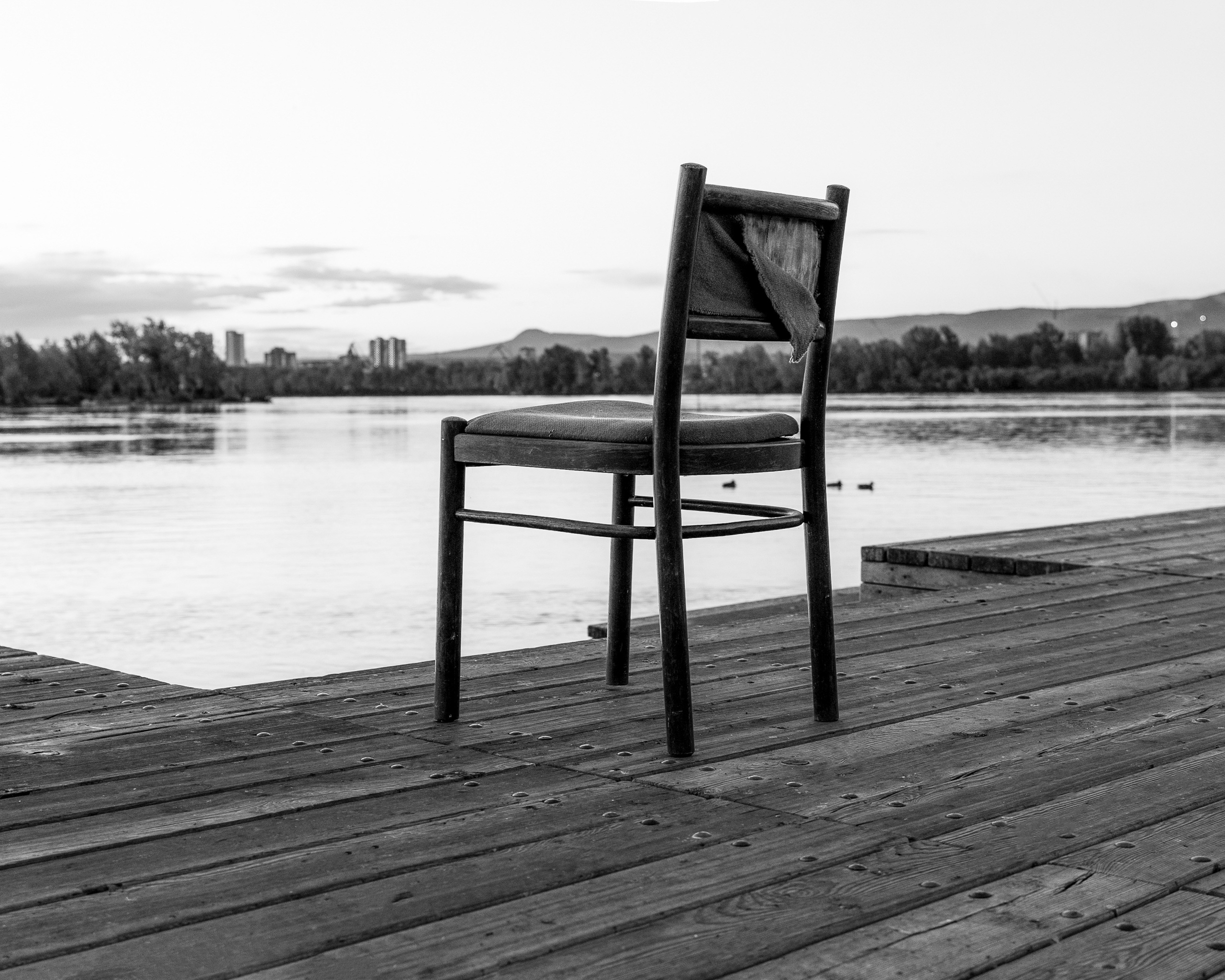 Рассвет. Стул