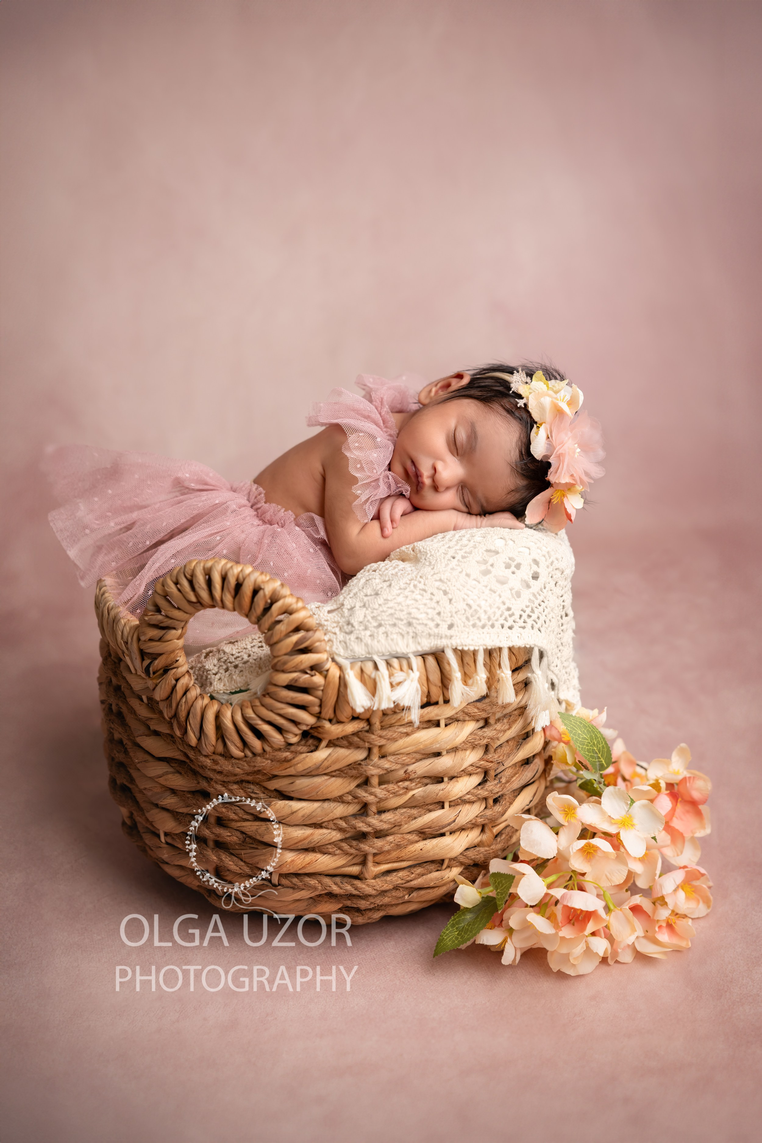 Newborn photo session Stevenage, Hertfordshire. Photographer. Stevenage, Hertfordshire family, maternity and newborn photographer