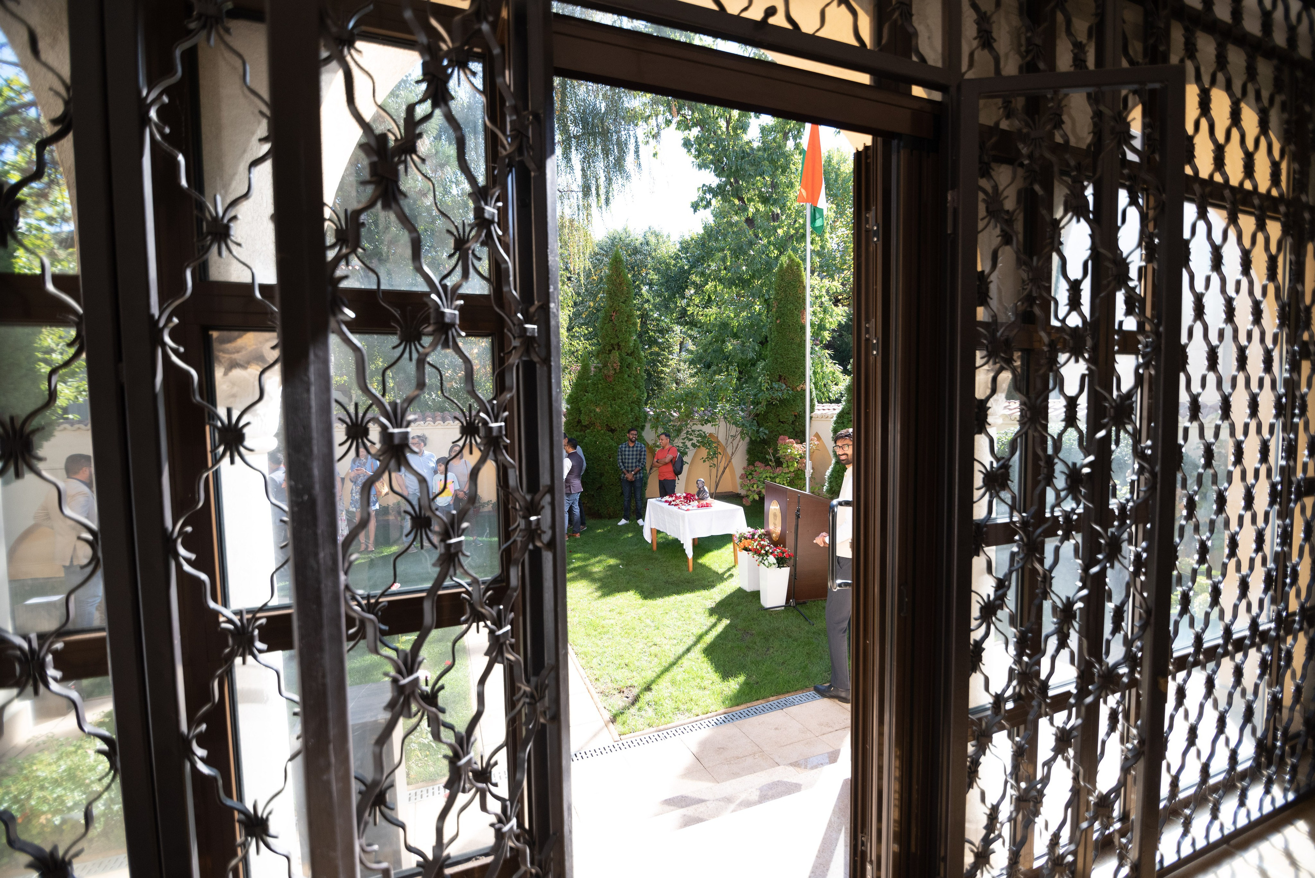 Corporate photographer, business photo session, corporate photographer price, Professional Services for Business Events, Business portraits, photos for events organized by companies, product photography, Bucharest business photos, Bucharest professional photos, Professional portrait photos, Bucharest corporate photographer, E Photography -commerce, corporate photographer price, corporate photography for web or magazine profile, commercial products, embassy photographer, embassy events