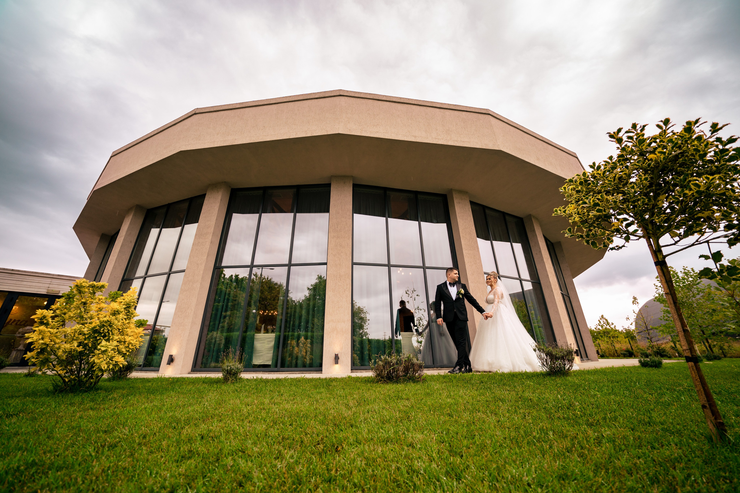 Andreea, Damian si Aris. Acasă