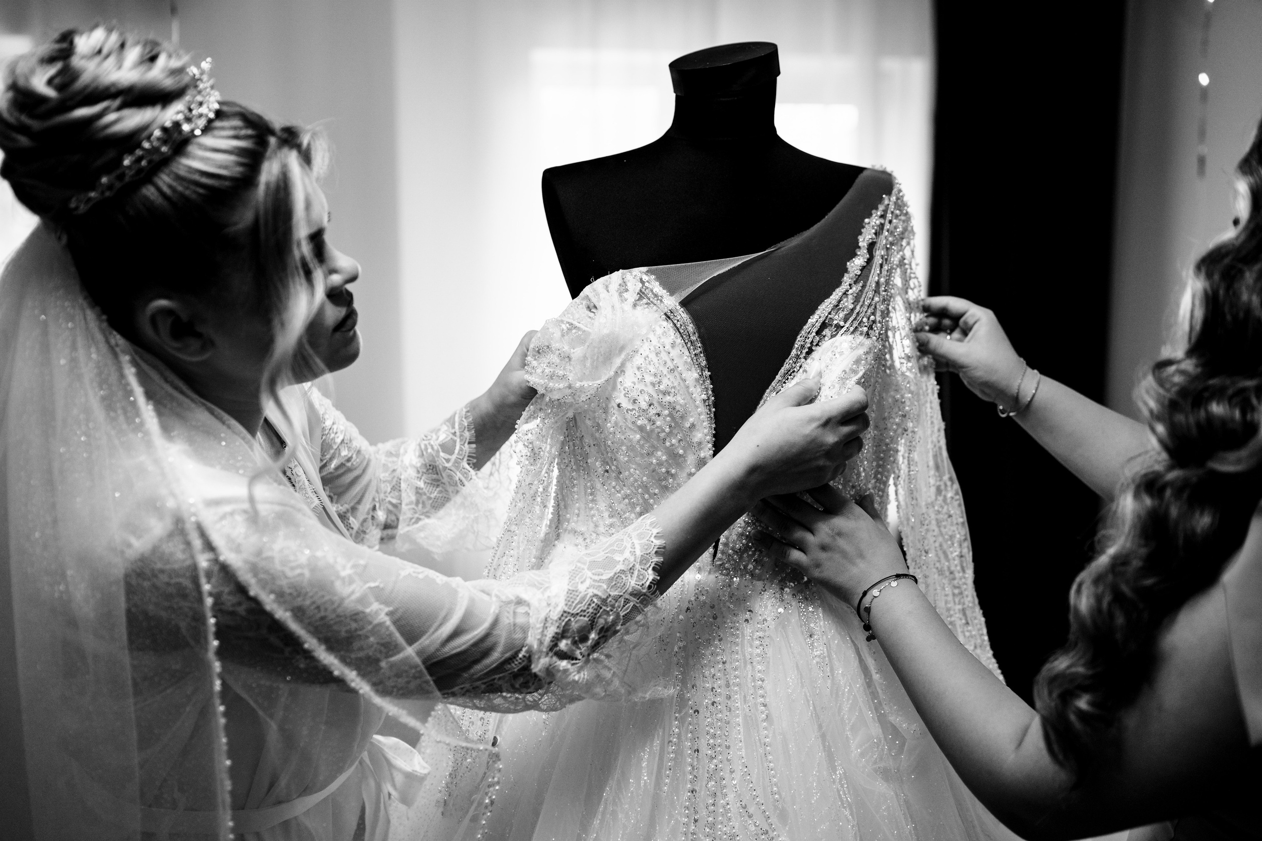 Andreea, Damian si Aris. Acasă