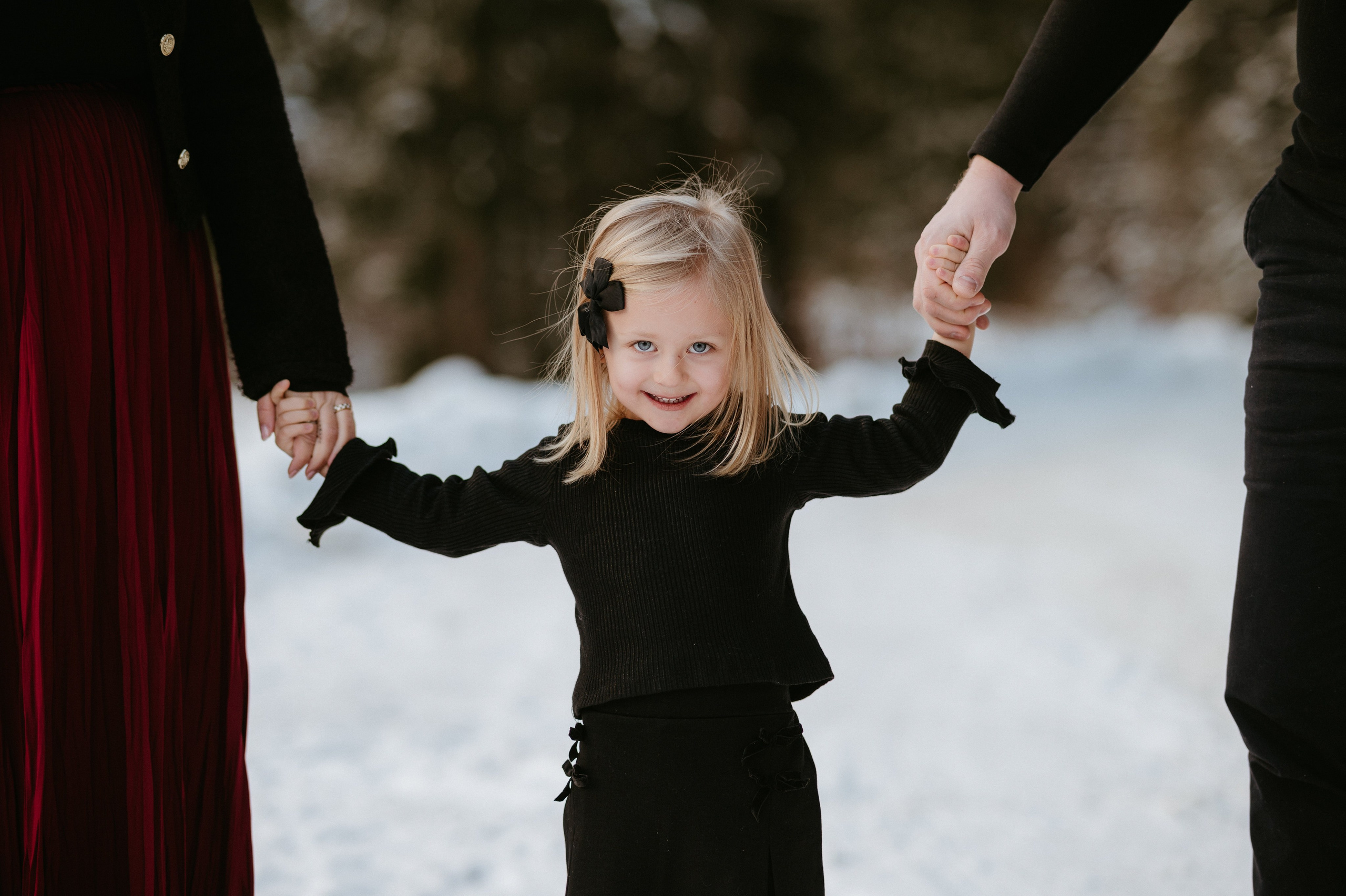 Ședință Foto de Familie la Munte – Fotografii de Iarnă în Lupcina. Valentin Melen - fotograf de nunta 🤍