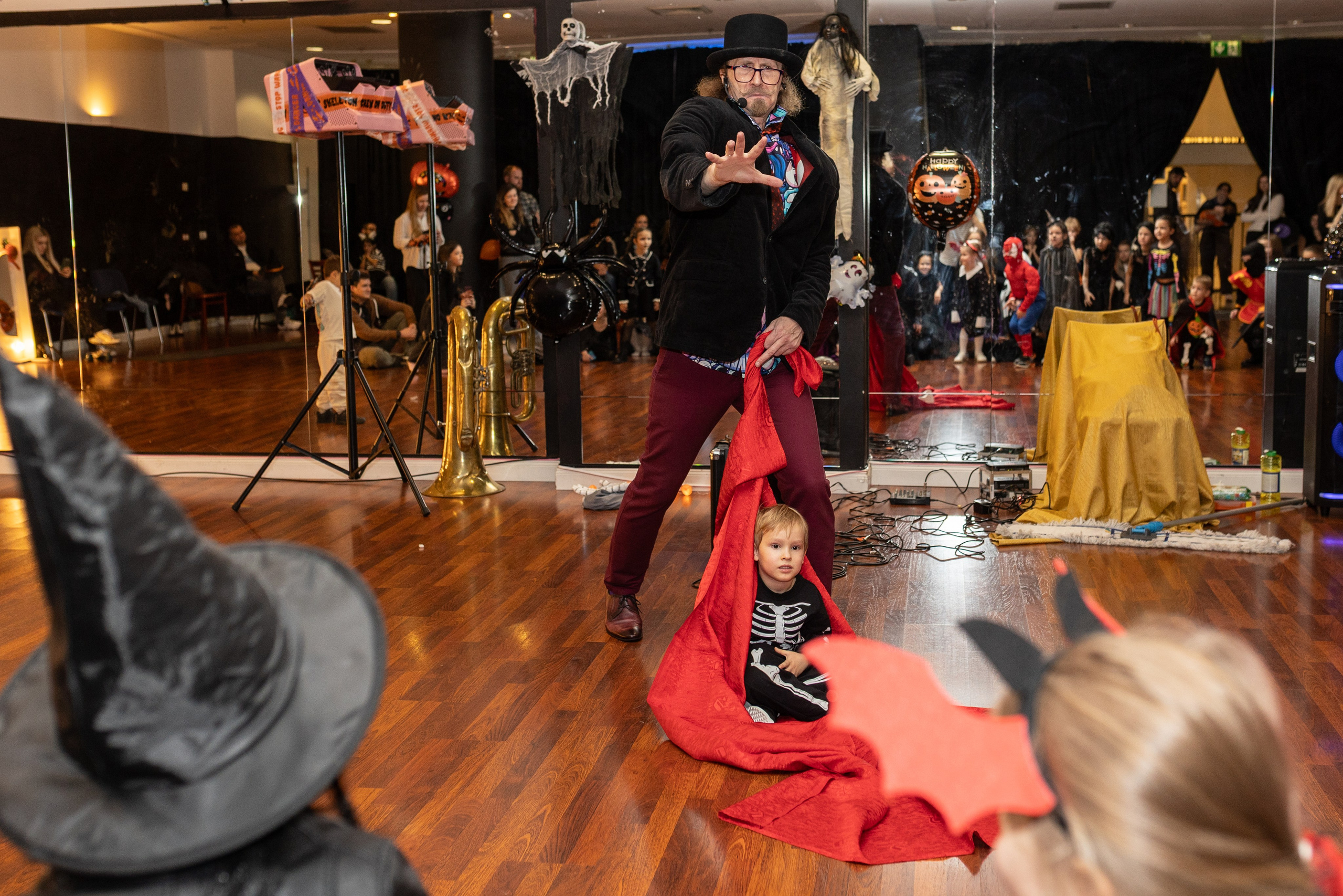 Leo dance studio Helloween 2025. Семейный и детский фотограф в Варшаве Мила Бобровская