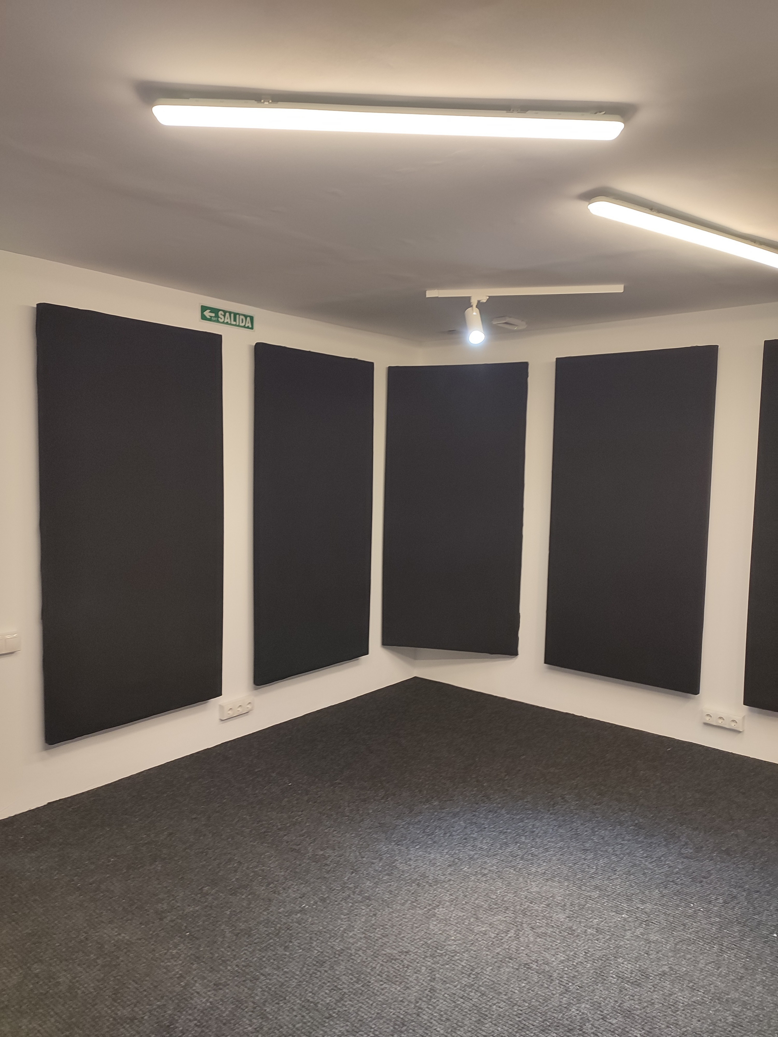 Proyectos. Reformas integrales de pisos, baños y cocinas con aislamiento acústico en Barcelona | B22 Reforma