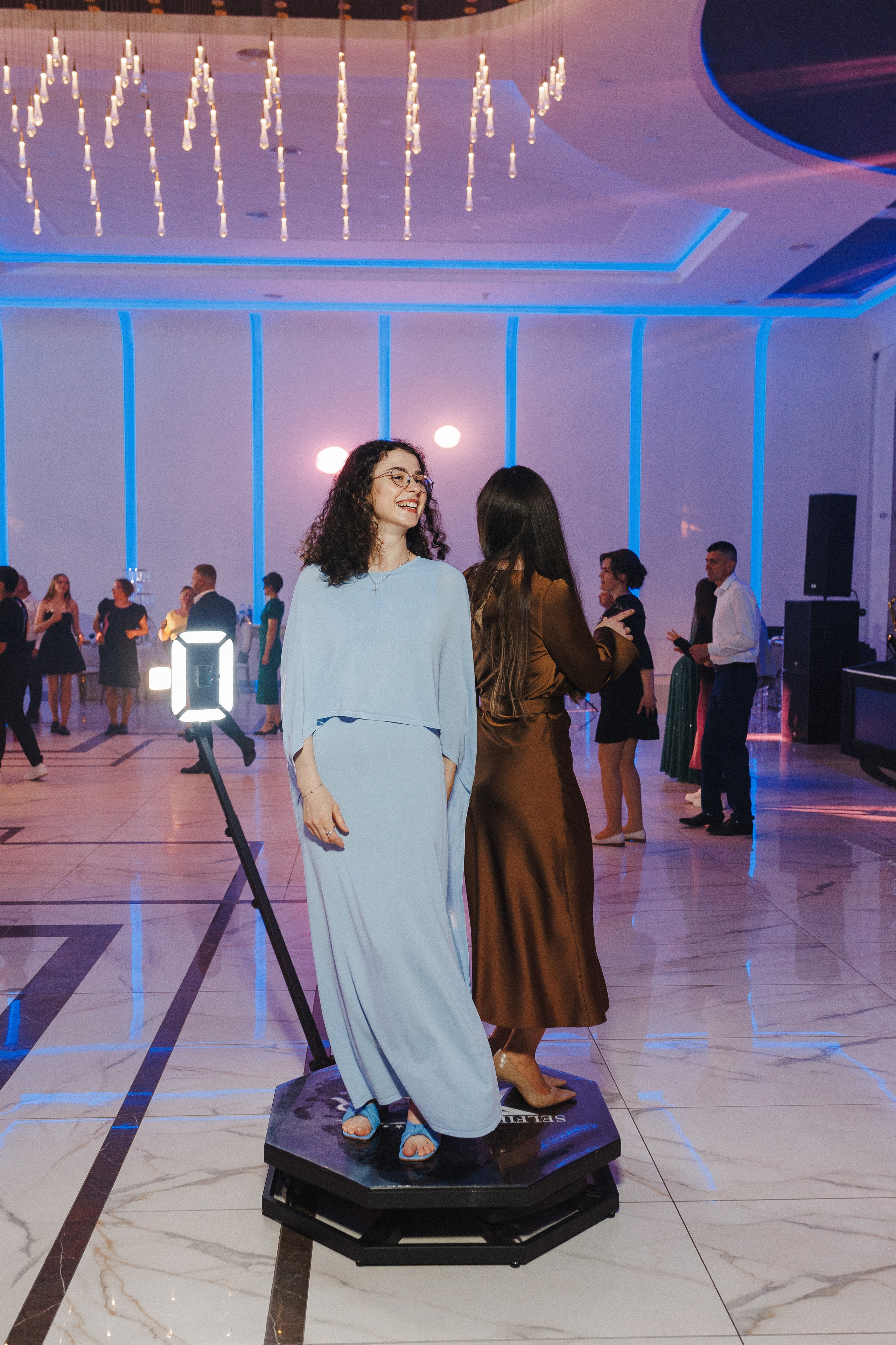 Спиннер 360° на свадьбу. Standart Studio — Услуги фото видео на свадьбу Молдова Кишинев