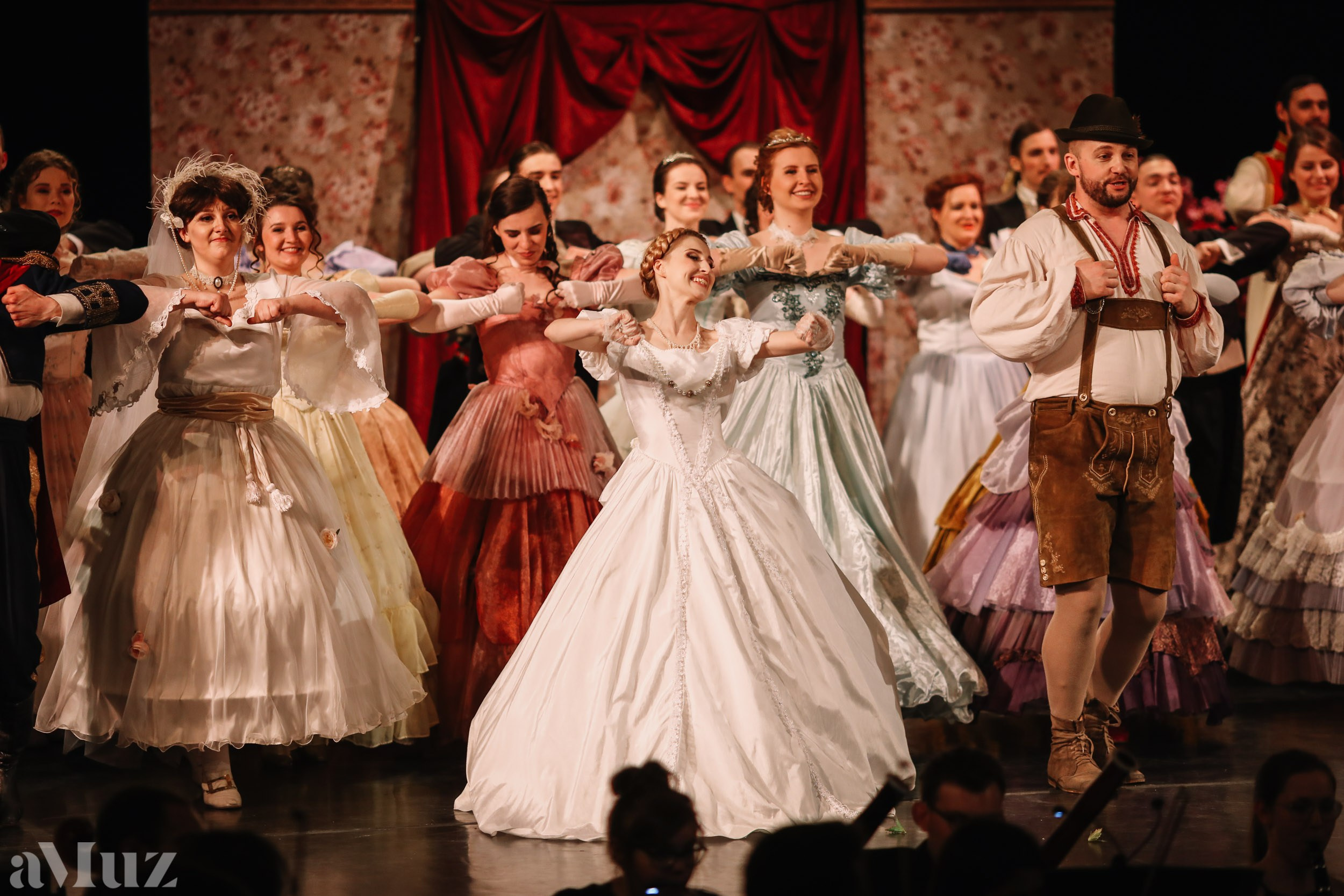 Opera Łąkowa. Fotograf Ślubny Warszawa - Sesje Biznesowe Rodzinne Eventy