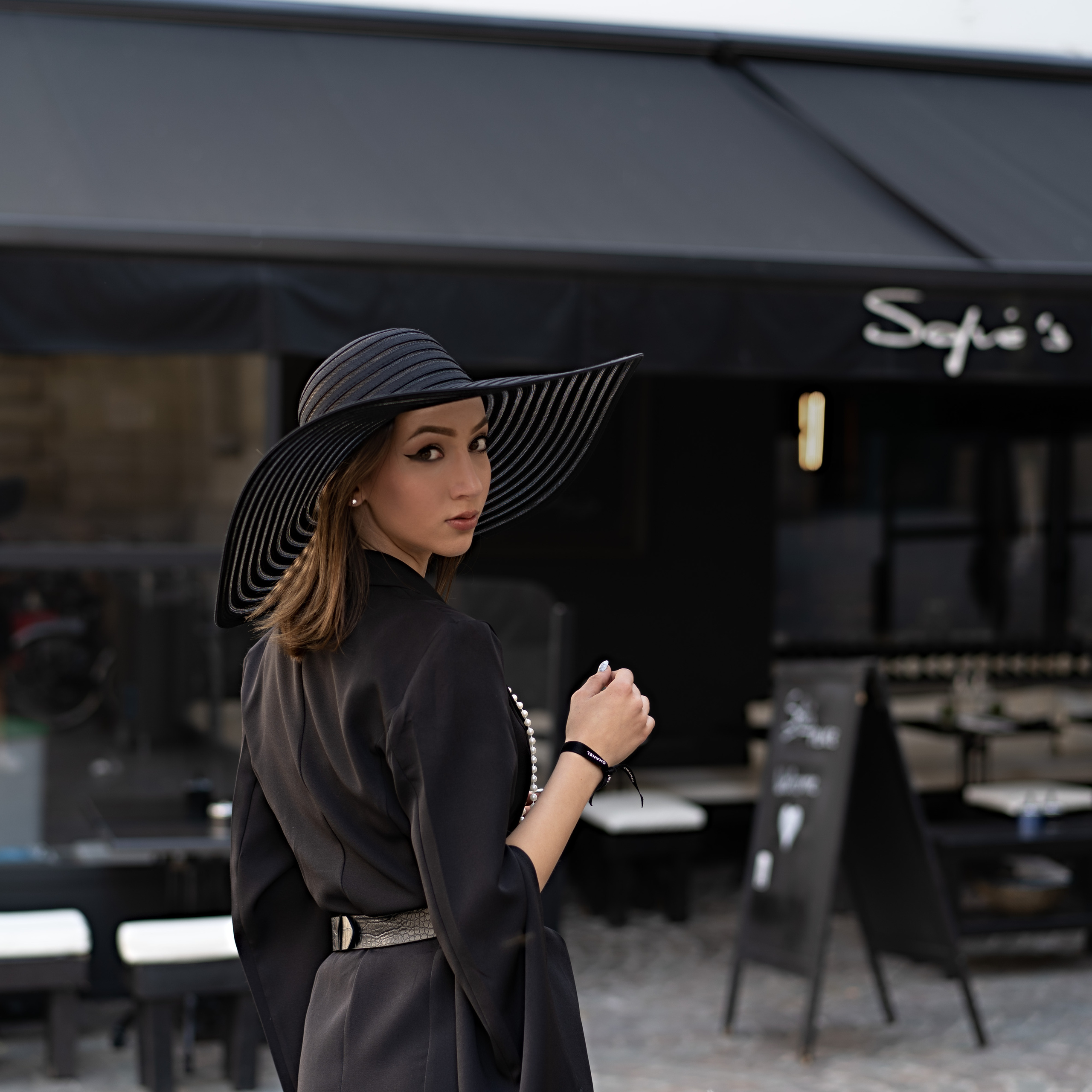 Little black dress / Antwerp. Tatyana Van Hedent een fotograaf te Zele, Oost-Vlaanderen