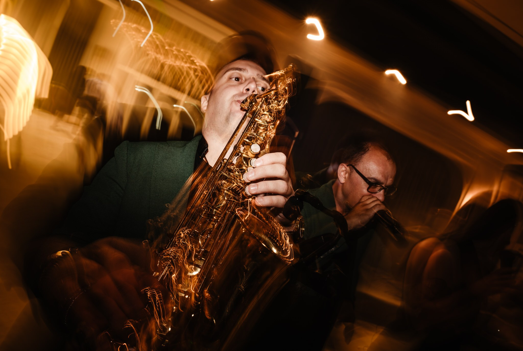 Fotograf profesionist de nuntă. Cu o abordare creativă și tehnici unice, spunem povestea voastră prin imagini pline de iubire și naturalețe. Descoperă arta fotografiei de nuntă . Fotograf Iasi, fotograf de nunta Suceava. Fotografii de nuntă. Pachet fotografii de nuntă. Fotograf Iasi, fotograf Suceava, fotograf Botosani, fotograf Romania. Servicii foto nuntă. Servicii foto-video.