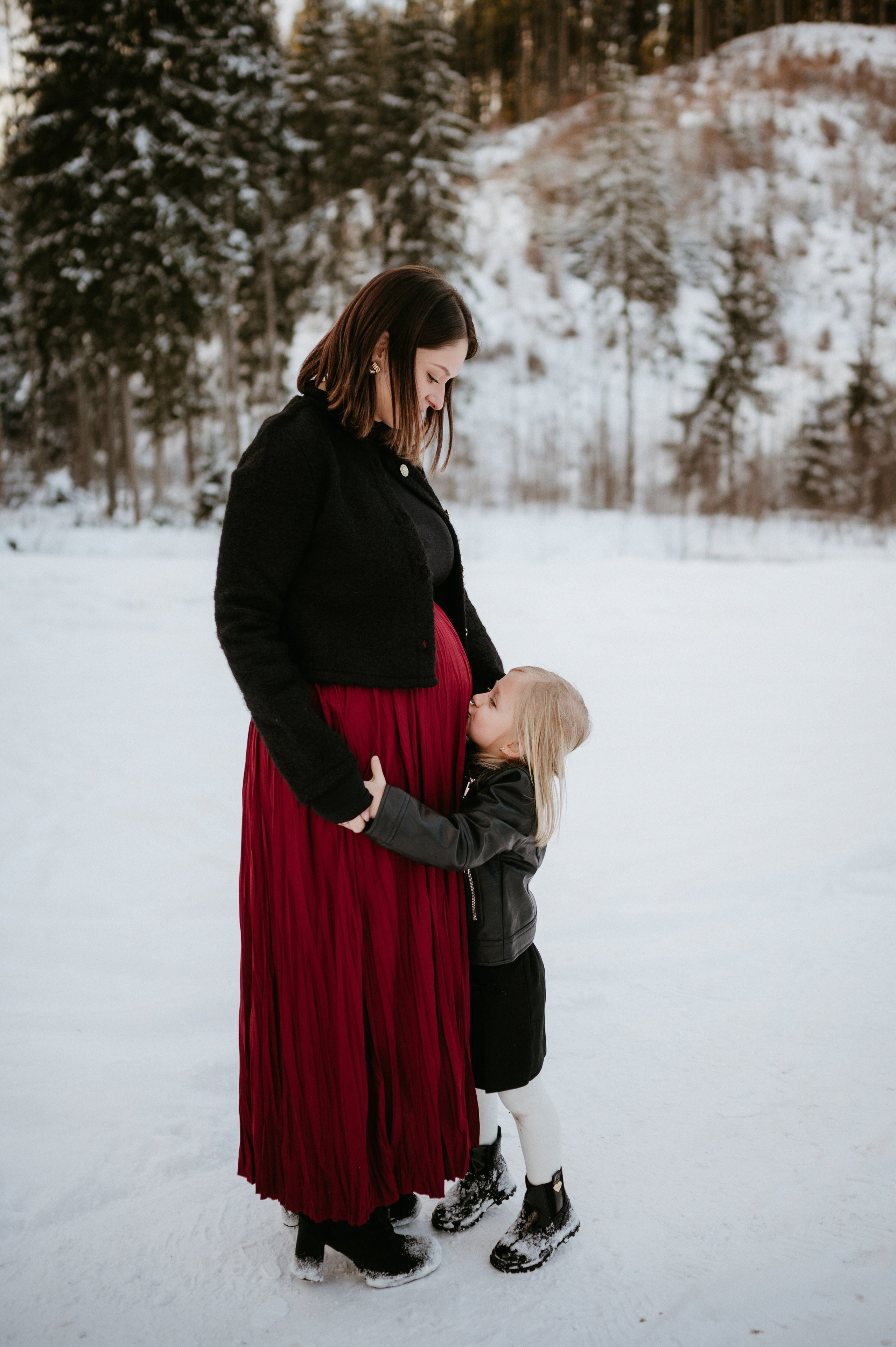 Ședință Foto de Familie la Munte – Fotografii de Iarnă în Lupcina. Valentin Melen - fotograf de nunta 🤍