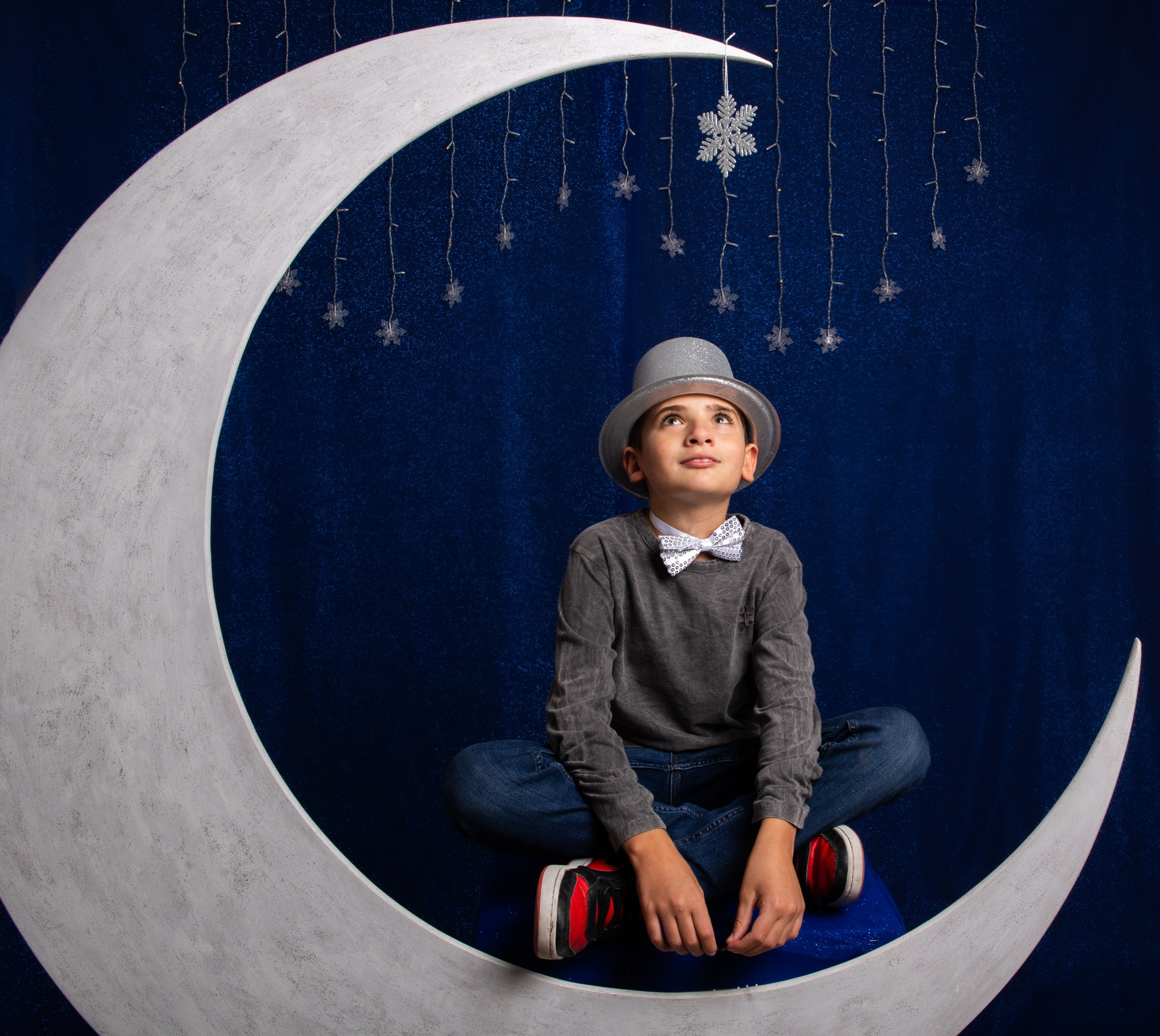 Navidad 2022. Alba con niños. Фотограф в Матаро, Барселона. Евгения Шихина