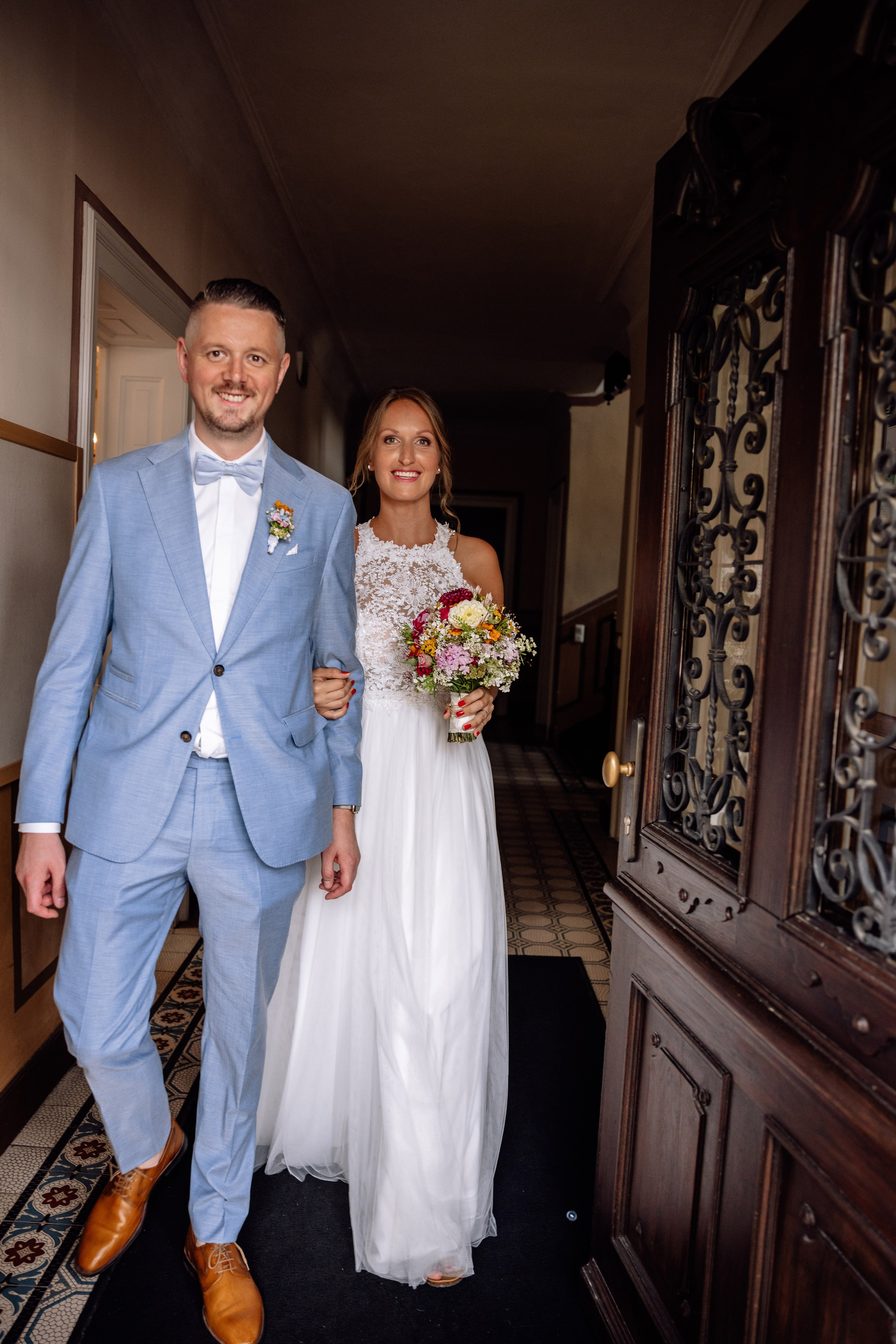 Sandra und Kevin: Standesamt Unterföring und Friedensengel. Hochzeitsfotograf München Taufe Familienfotograf Tanja Mauke