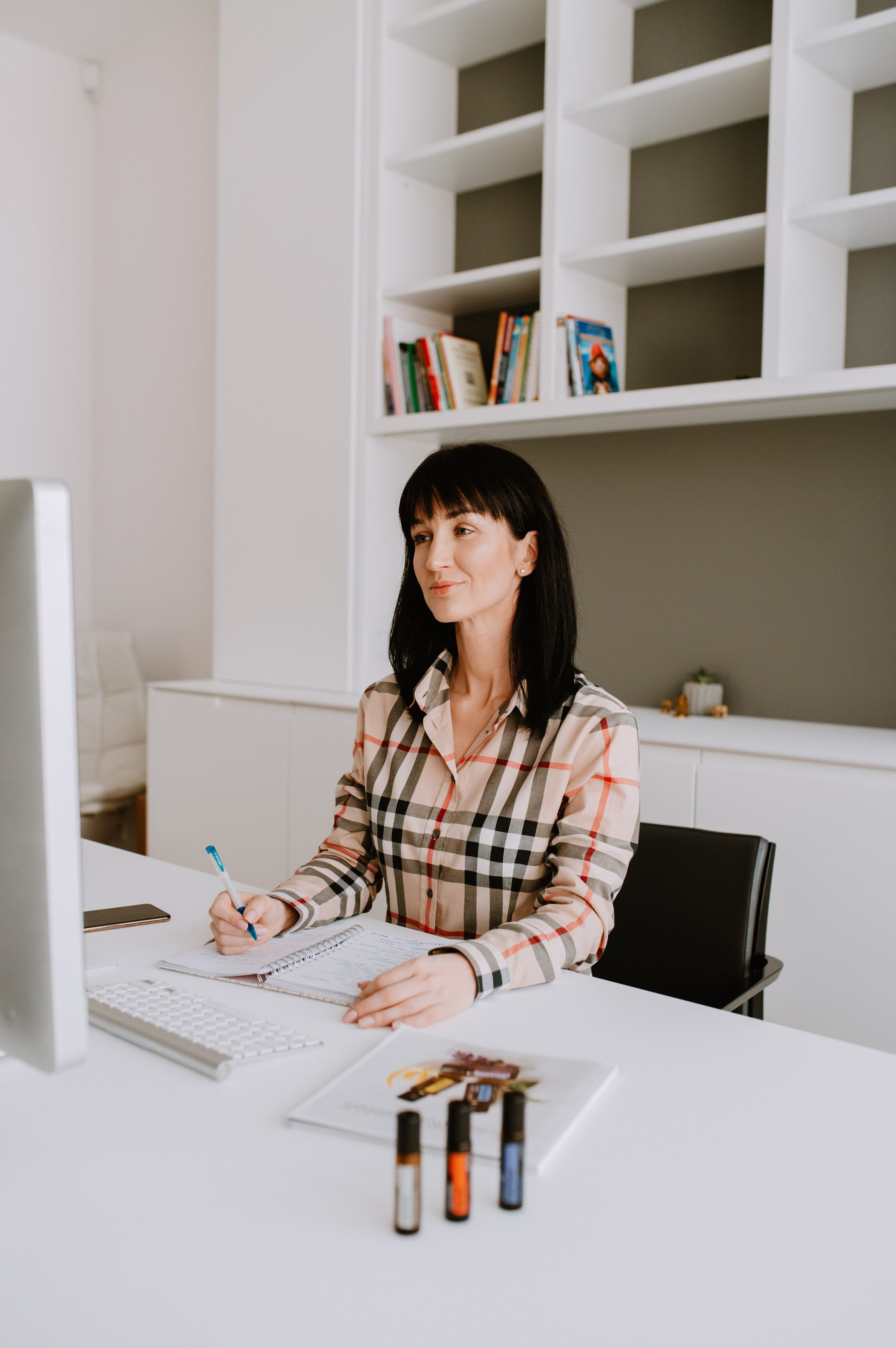 Yulia Dottera Aromatouch. ANNA-MARIA PHOTO CONTENT CREATOR — фотограф, эстет, художник и визуальный эксперт в Instagram, работающий в Праге