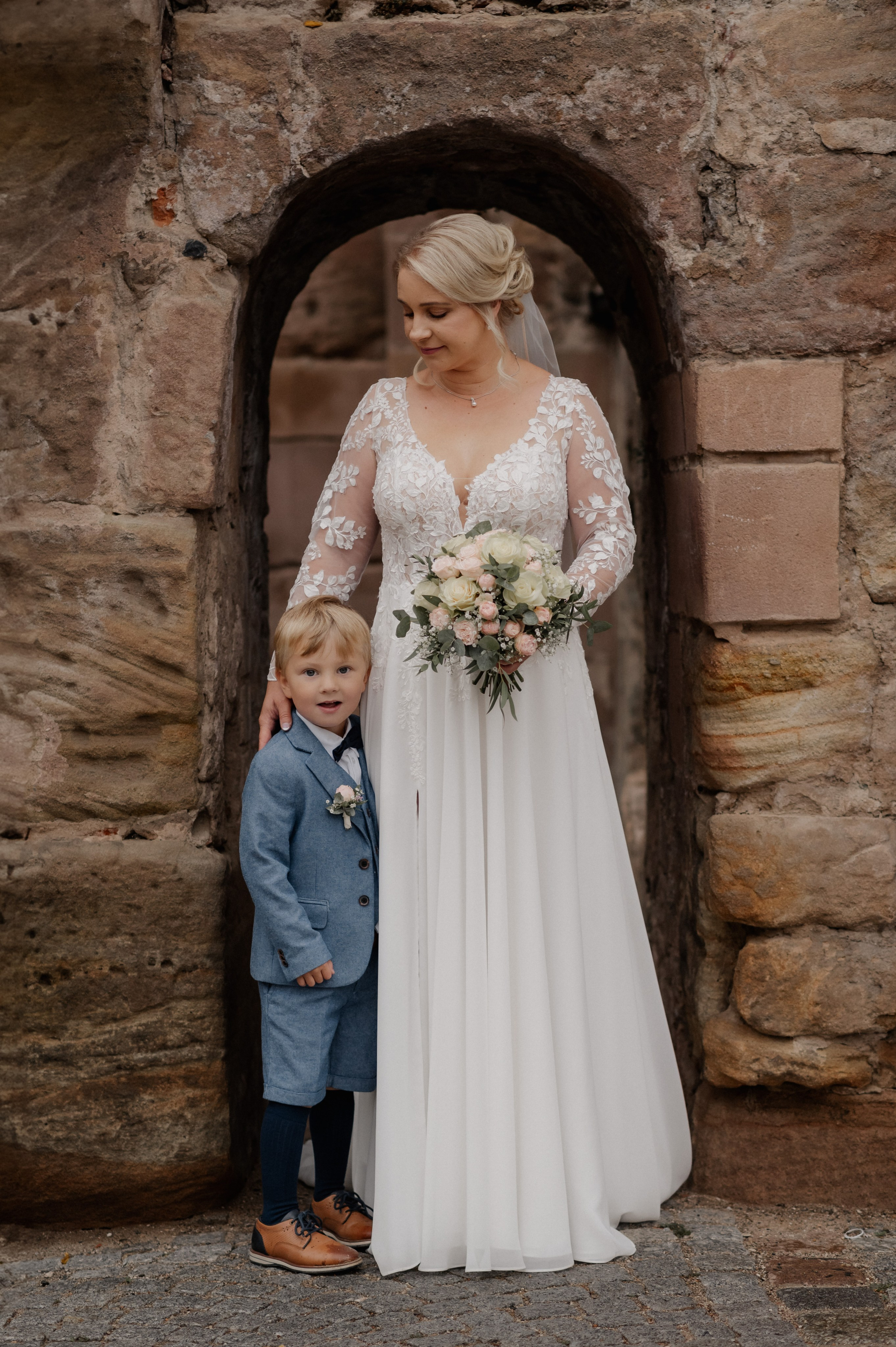 PRE-WEDDING IN WOLFRAMS-ESCHENBACH. Photographer in Nuremberg Irina Mehnert from Ansbach
