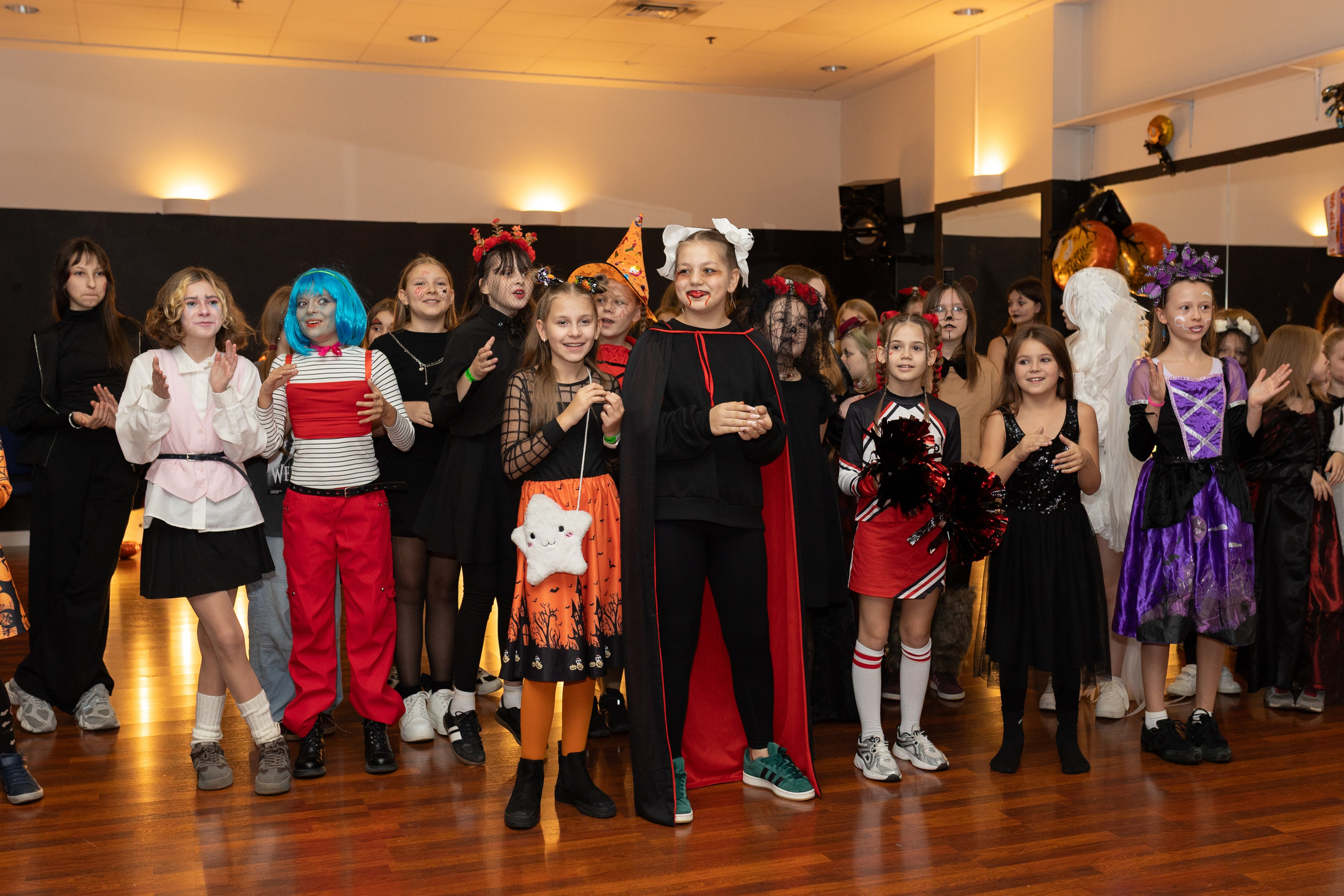 Leo dance studio Helloween 2025. Семейный и детский фотограф в Варшаве Мила Бобровская