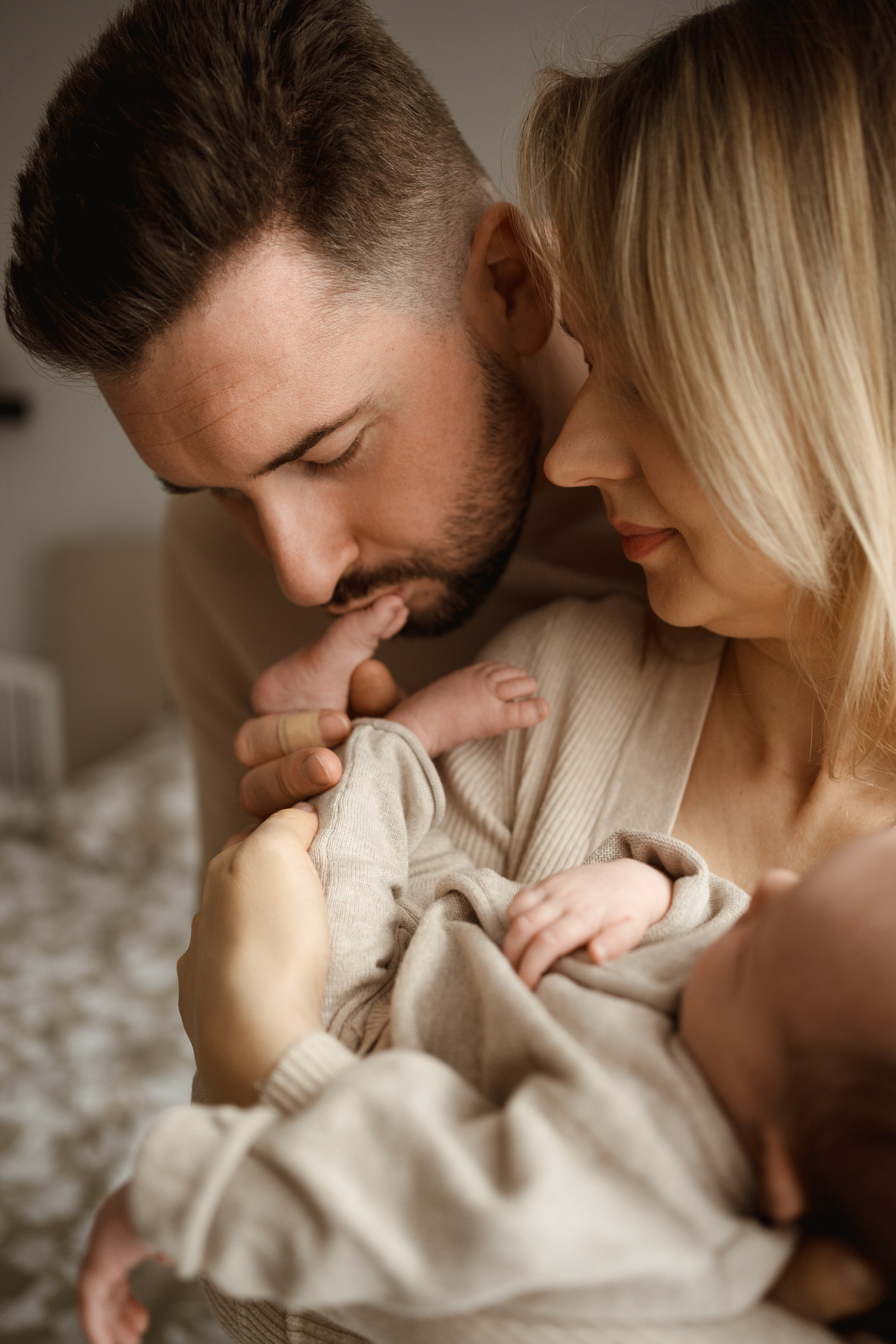 Sesja noworodkowa w domu. Fotograf Łódź - sesja ciążowa, noworodkowa, dziecięca. Studio w Łodzi