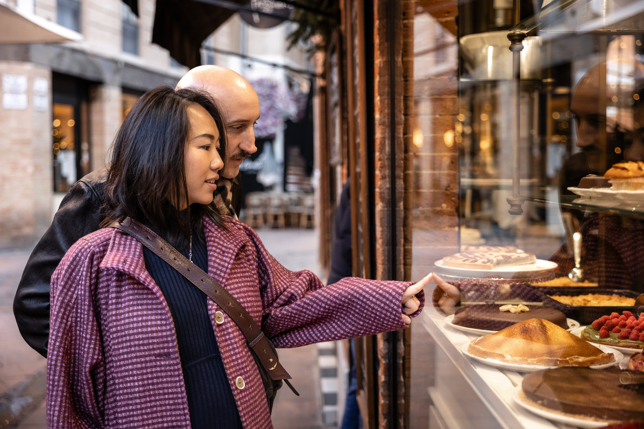 Christmas maternity photo session in Toulouse. Eugenie Smirnova — wedding, corporate and lifestyle photographer in Toulouse and Southwest France