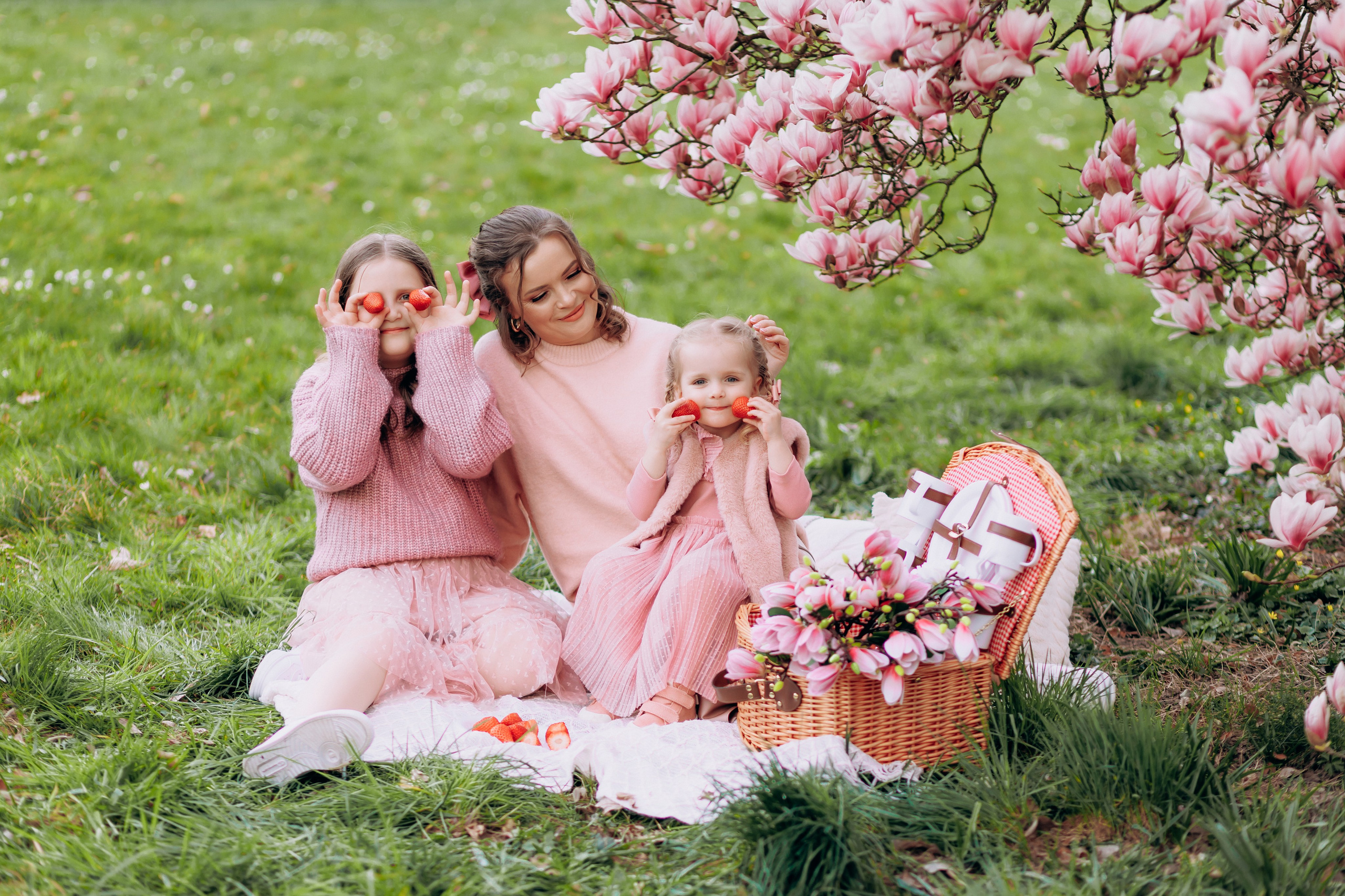 Tatiana, Alisa, Daria. Wedding and Family Photograph