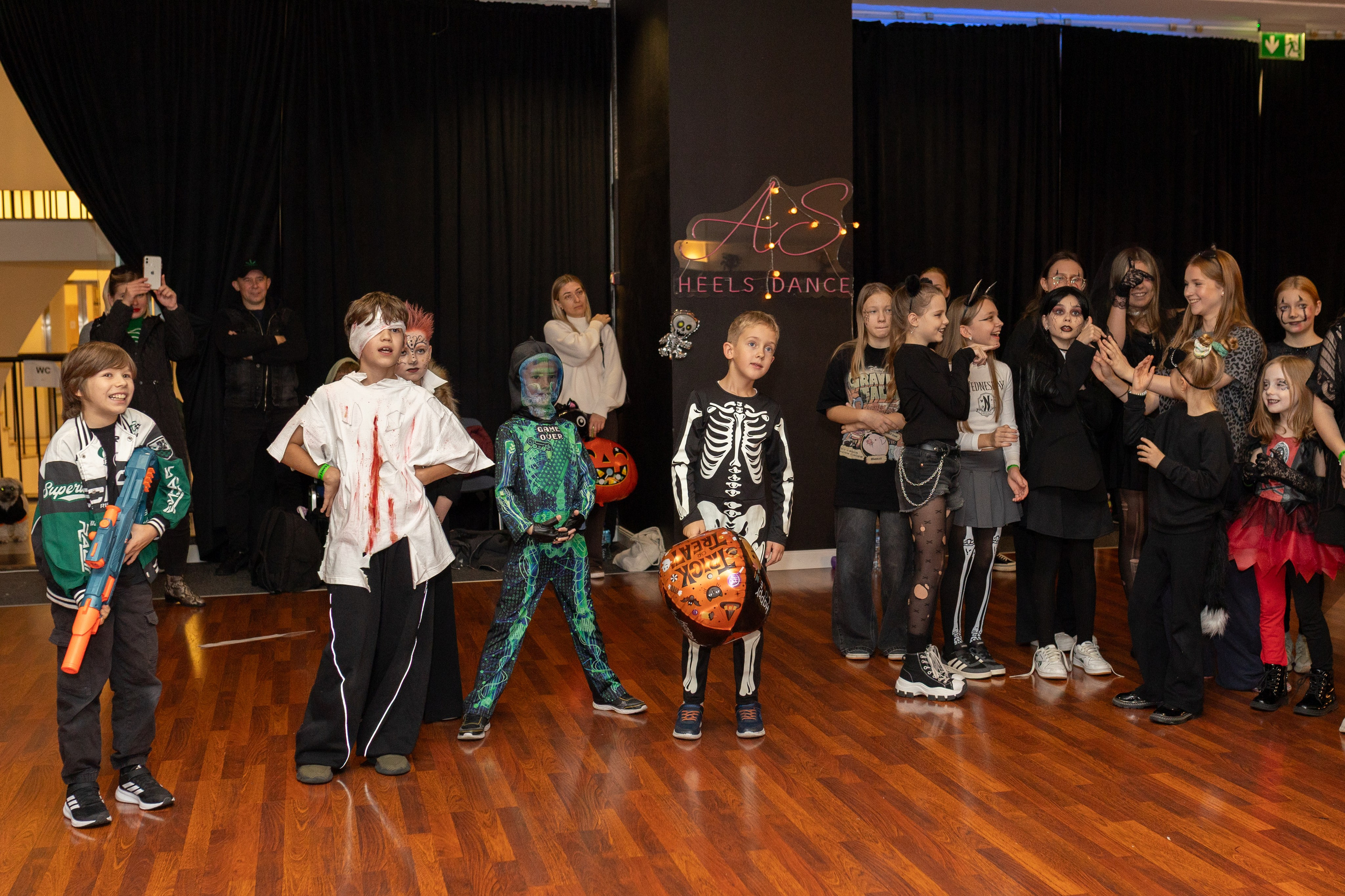 Leo dance studio Helloween 2025. Семейный и детский фотограф в Варшаве Мила Бобровская