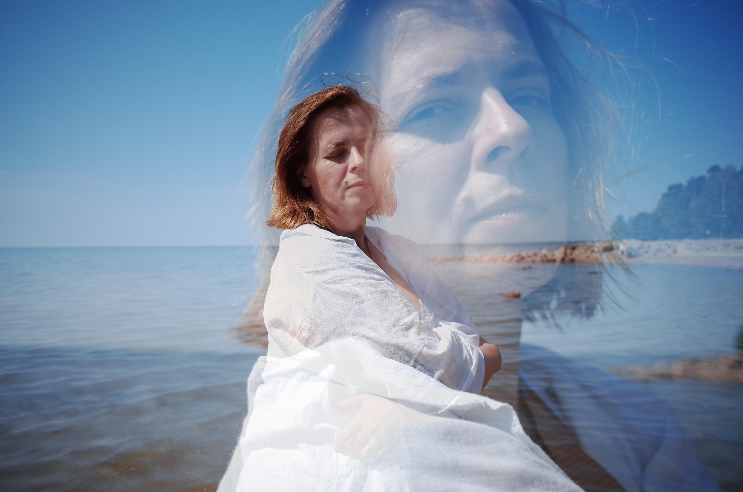 Anna, be herself. Water and sun. Victoria Dini. Art photography in London / Folkestone, UK