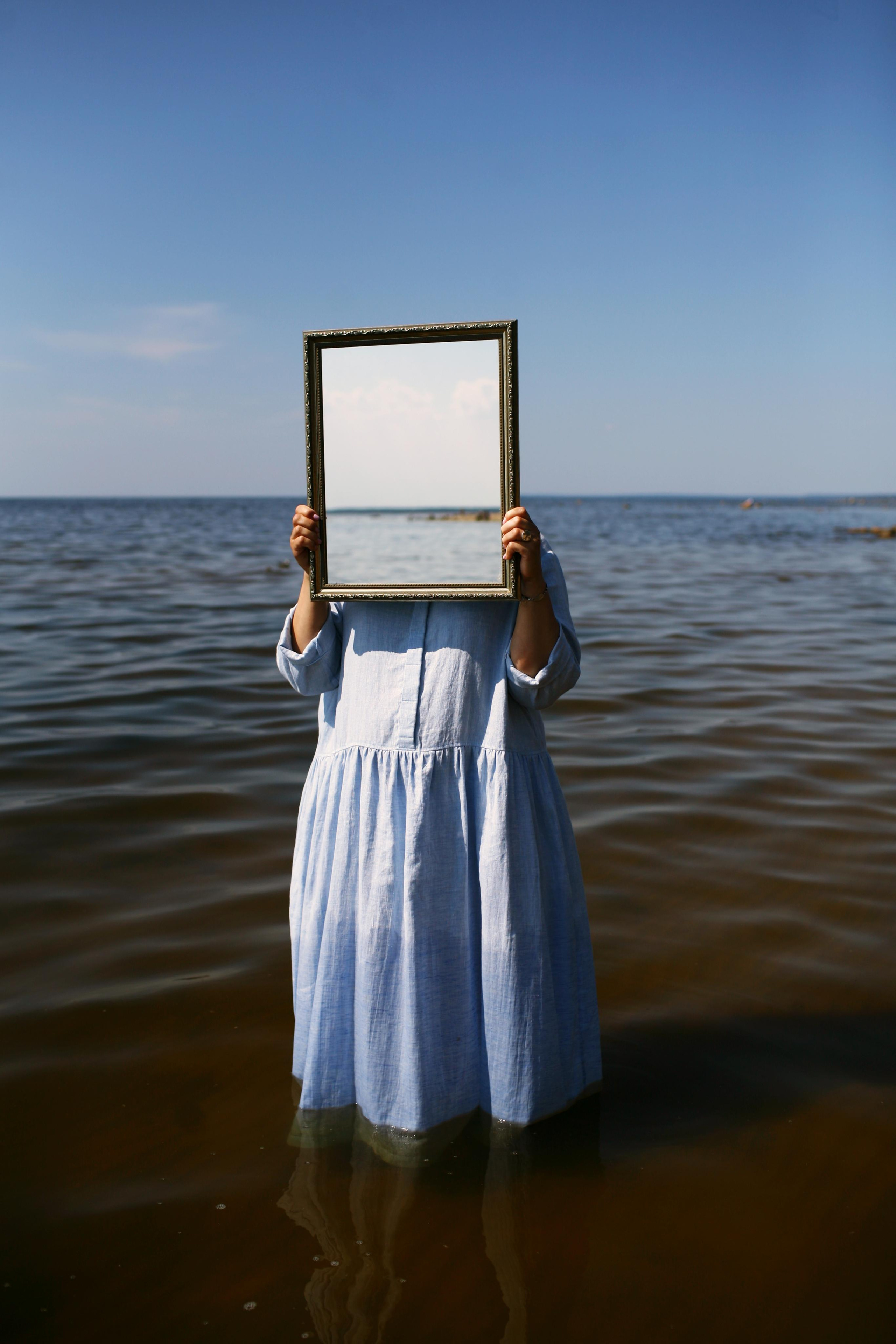 Anna, be herself. Water and sun. Victoria Dini. Art photography in London / Folkestone, UK