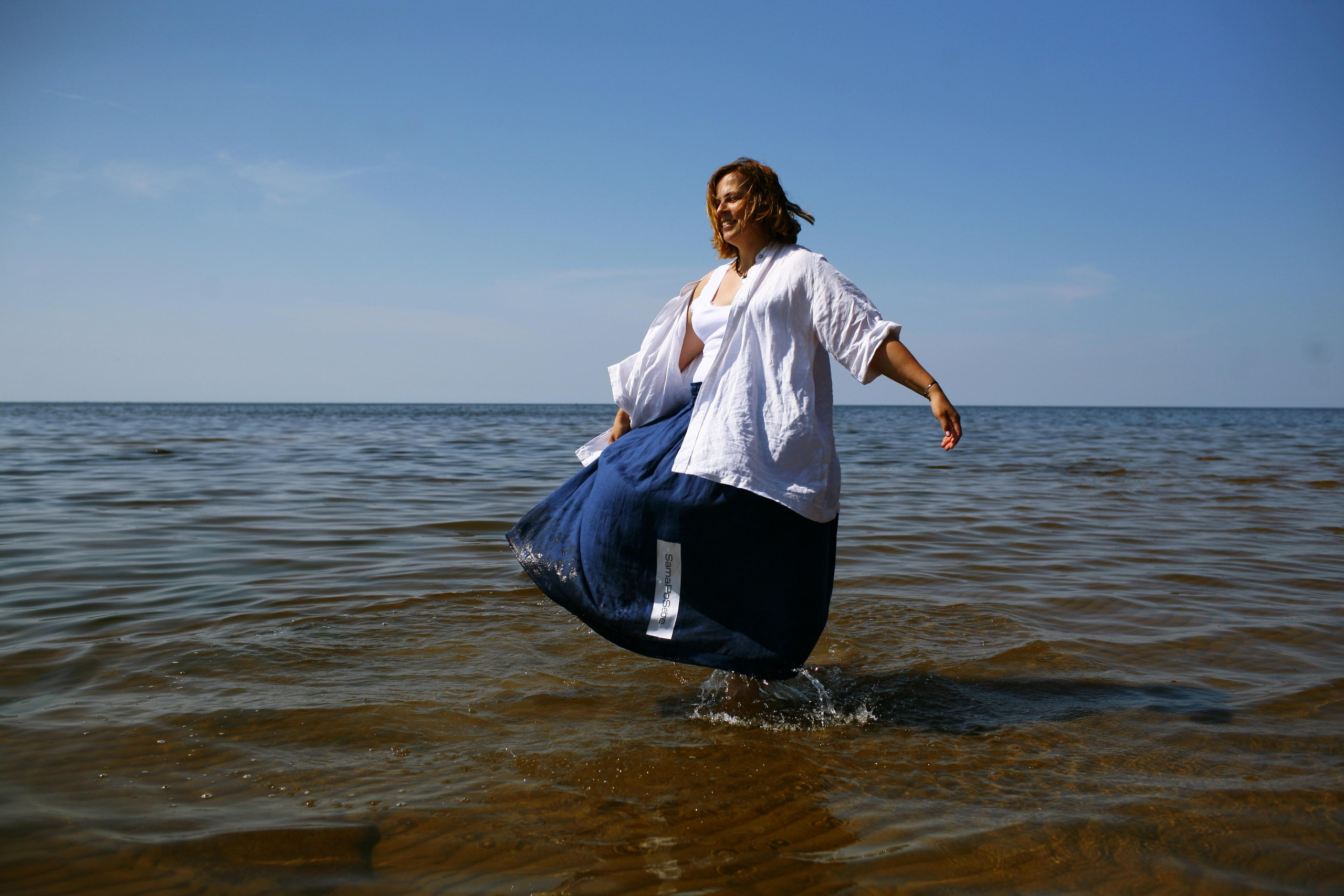 Anna, be herself. Water and sun. Victoria Dini. Art photography in London / Folkestone, UK