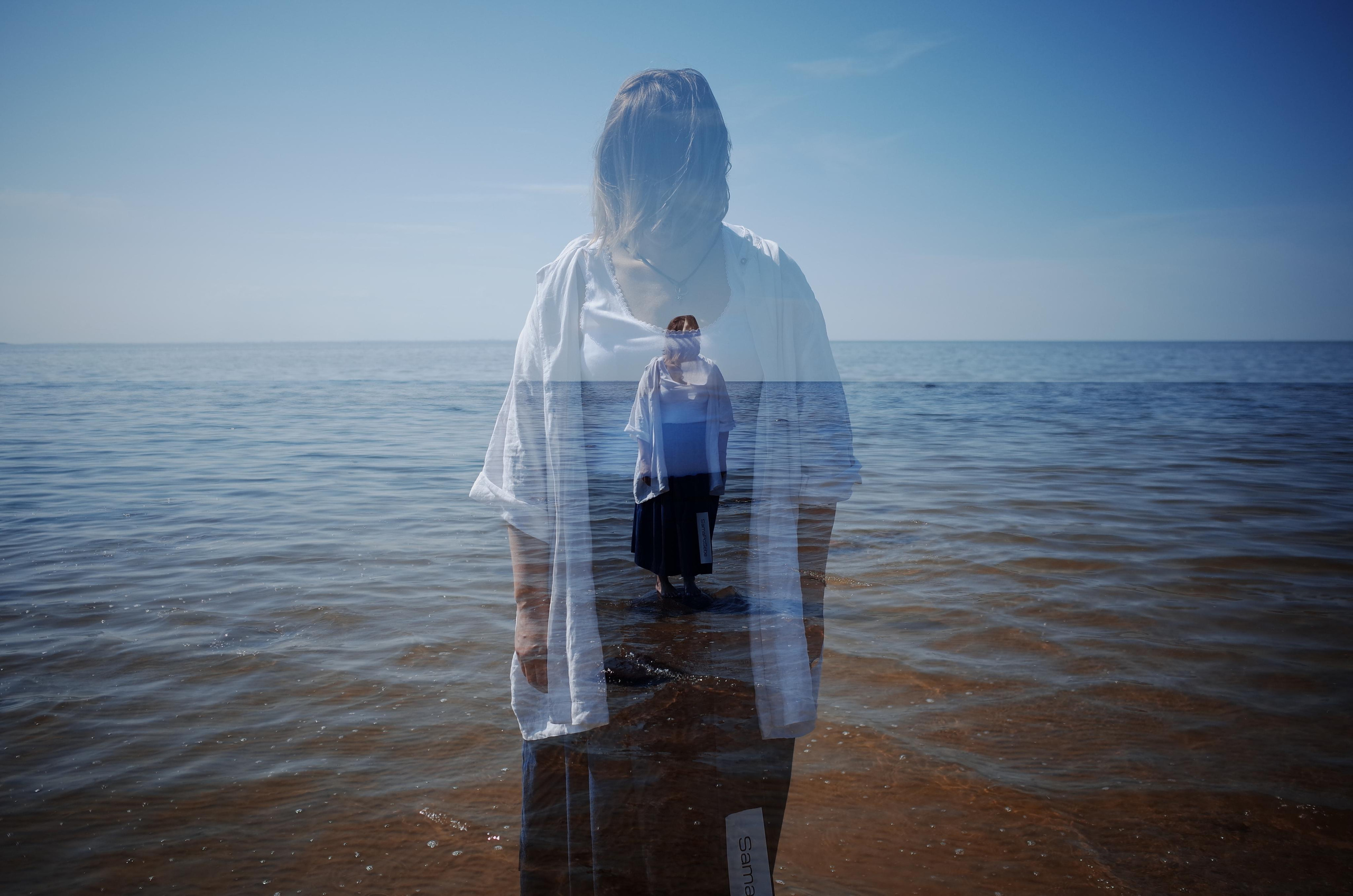 Anna, be herself. Water and sun. Victoria Dini. Art photography in London / Folkestone, UK