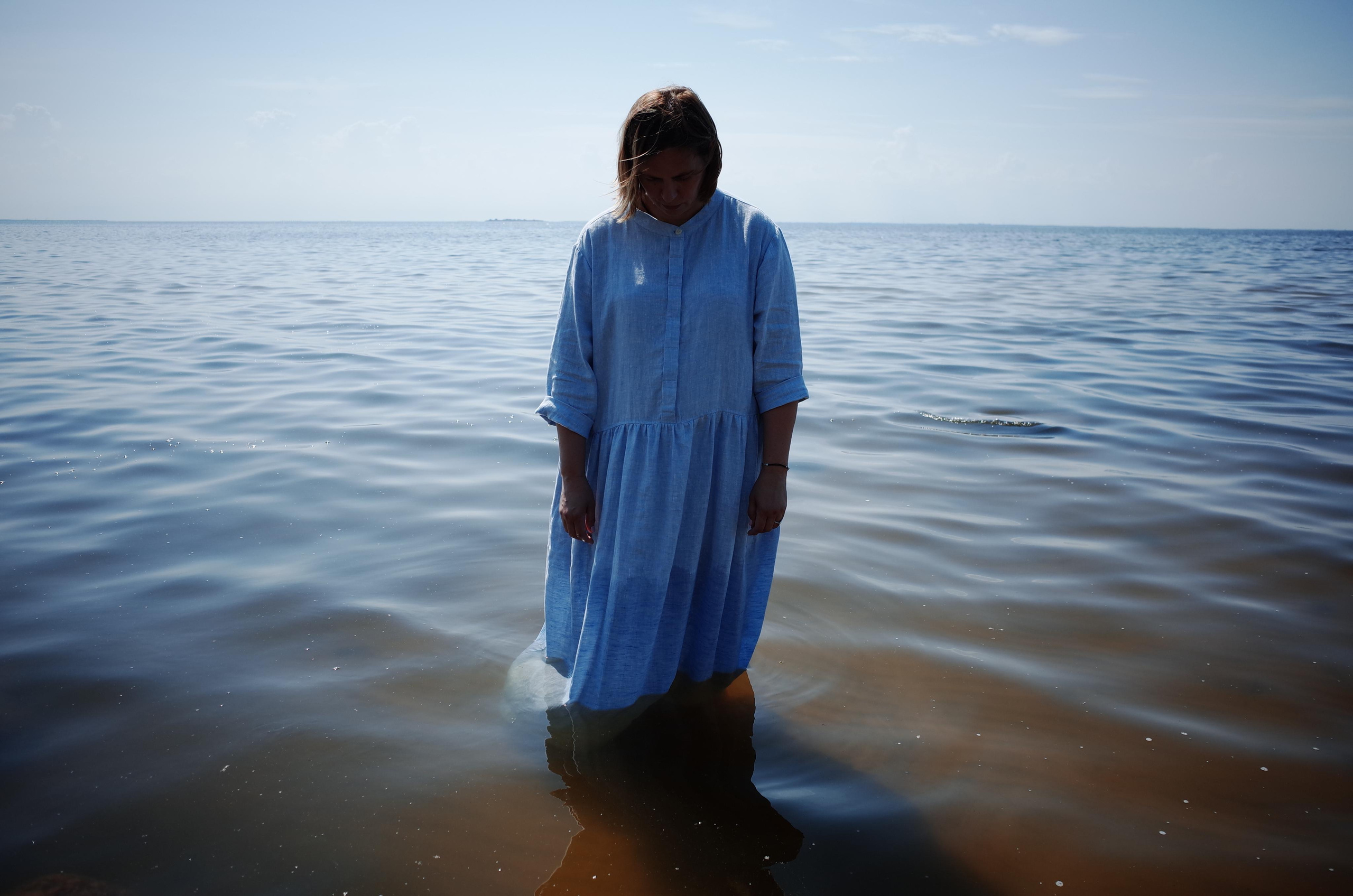 Anna, be herself. Water and sun. Victoria Dini. Art photography in London / Folkestone, UK