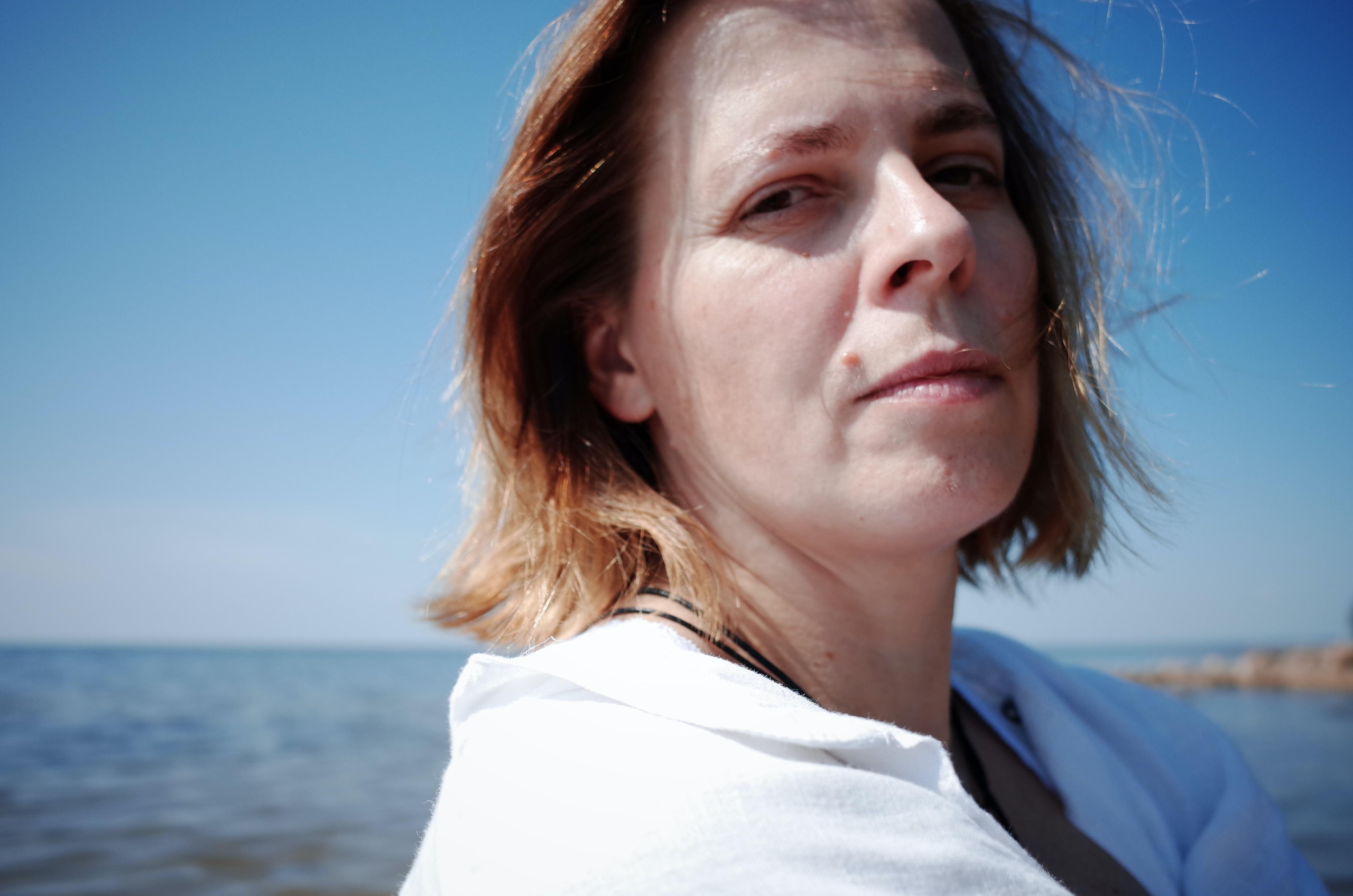 Anna, be herself. Water and sun. Victoria Dini. Art photography in London / Folkestone, UK