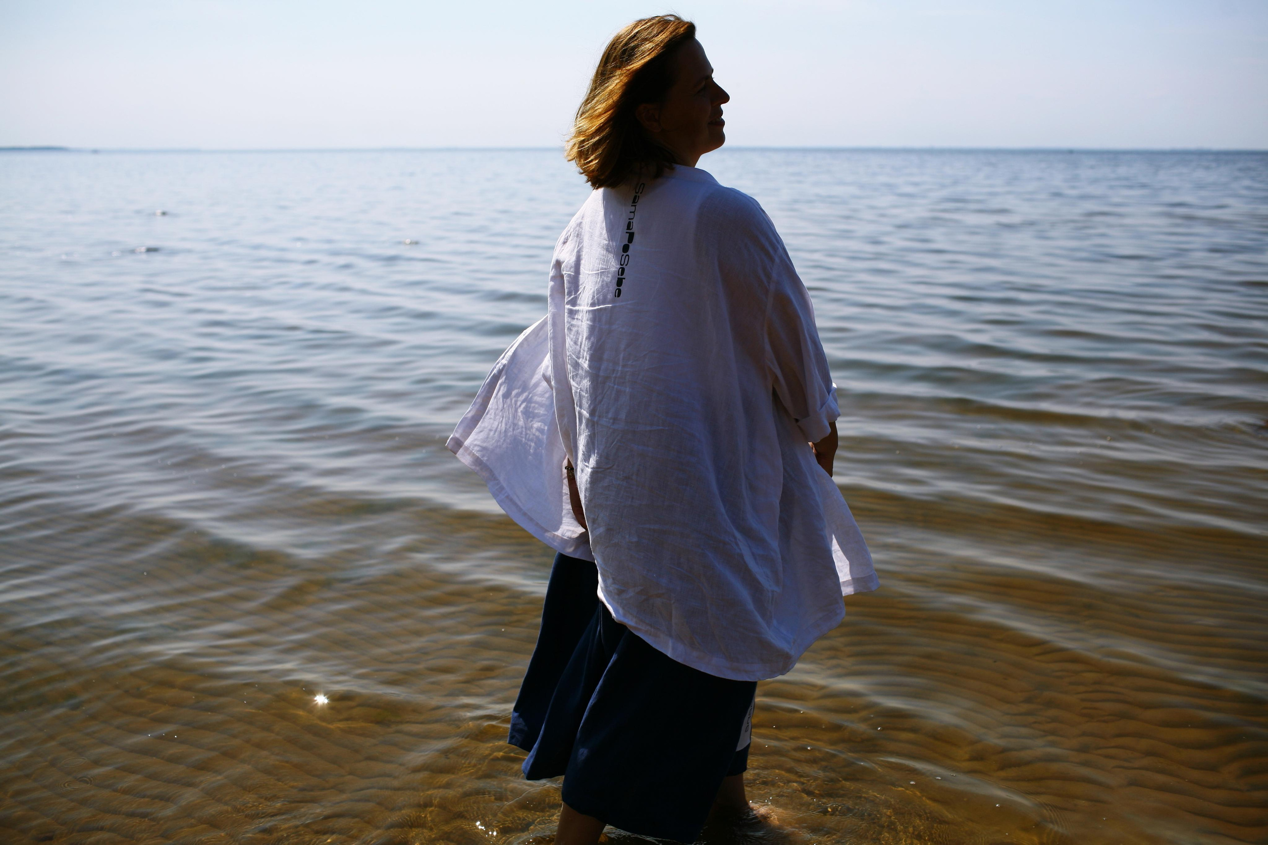 Anna, be herself. Water and sun. Victoria Dini. Art photography in London / Folkestone, UK