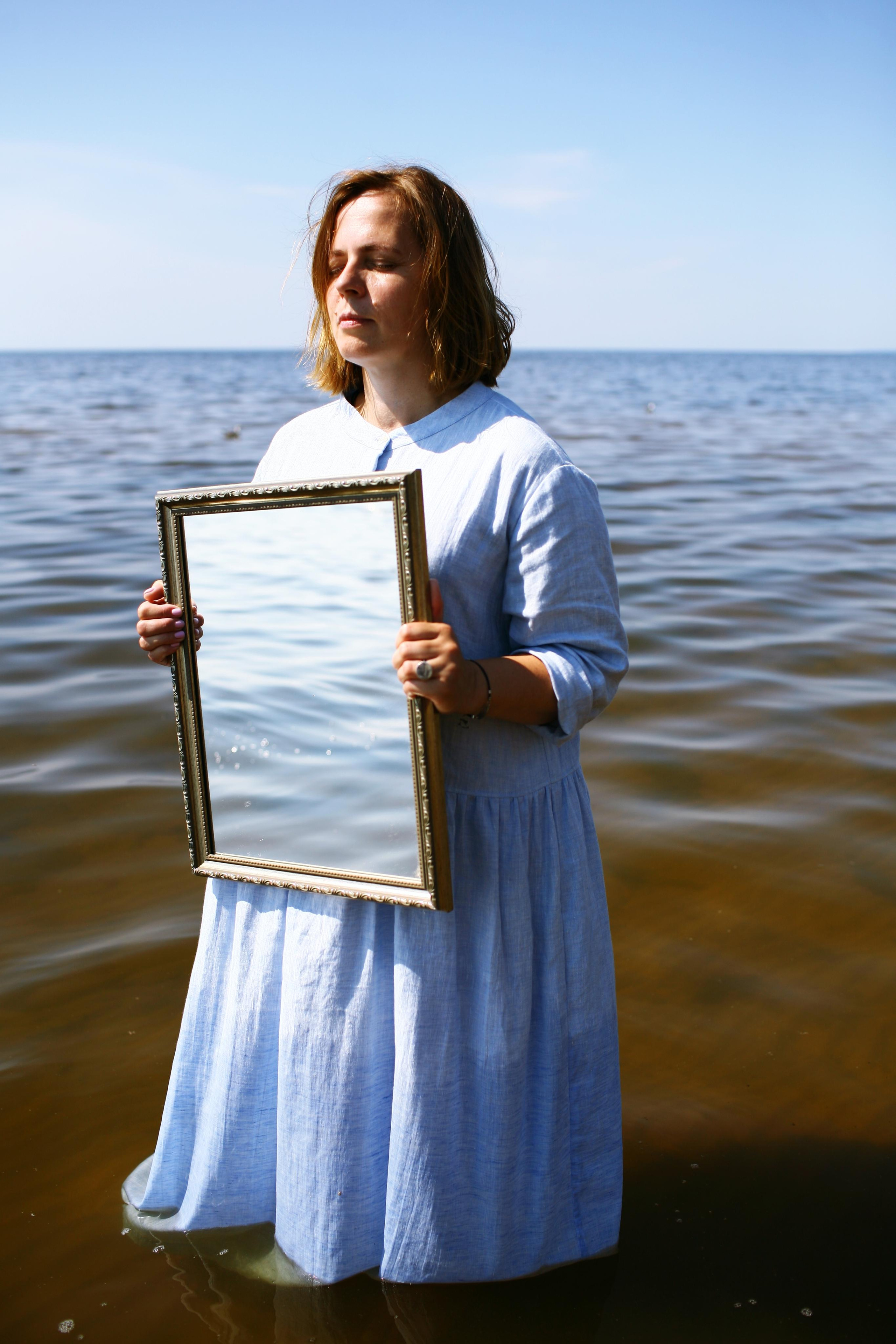 Anna, be herself. Water and sun. Victoria Dini. Art photography in London / Folkestone, UK