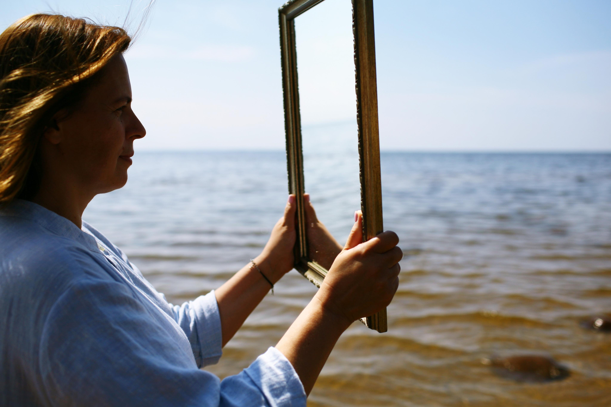 Anna, be herself. Water and sun. Victoria Dini. Art photography in London / Folkestone, UK