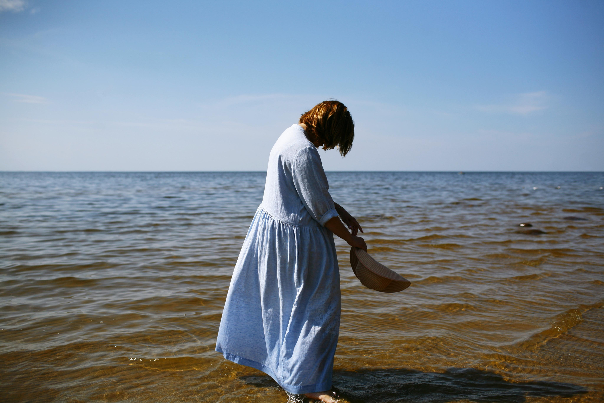 Anna, be herself. Water and sun. Victoria Dini. Art photography in London / Folkestone, UK