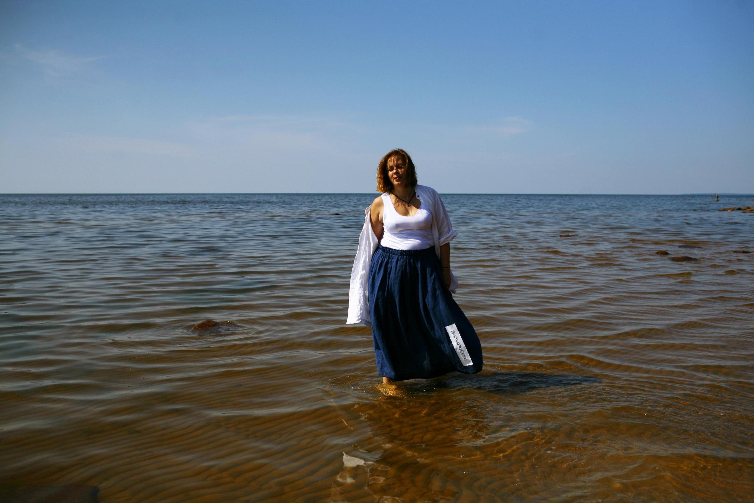 Anna, be herself. Water and sun. Victoria Dini. Art photography in London / Folkestone, UK