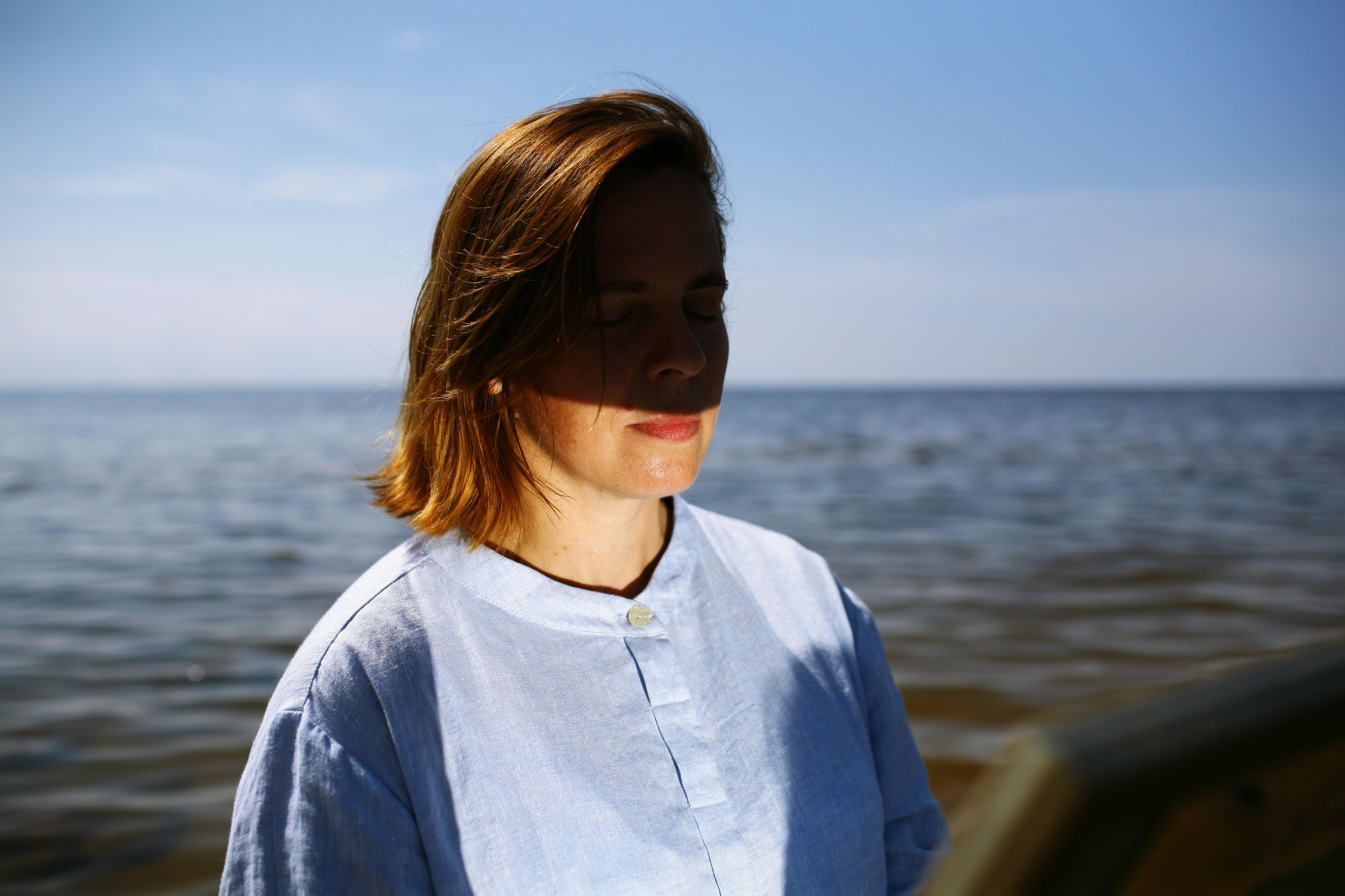 Anna, be herself. Water and sun. Victoria Dini. Art photography in London / Folkestone, UK