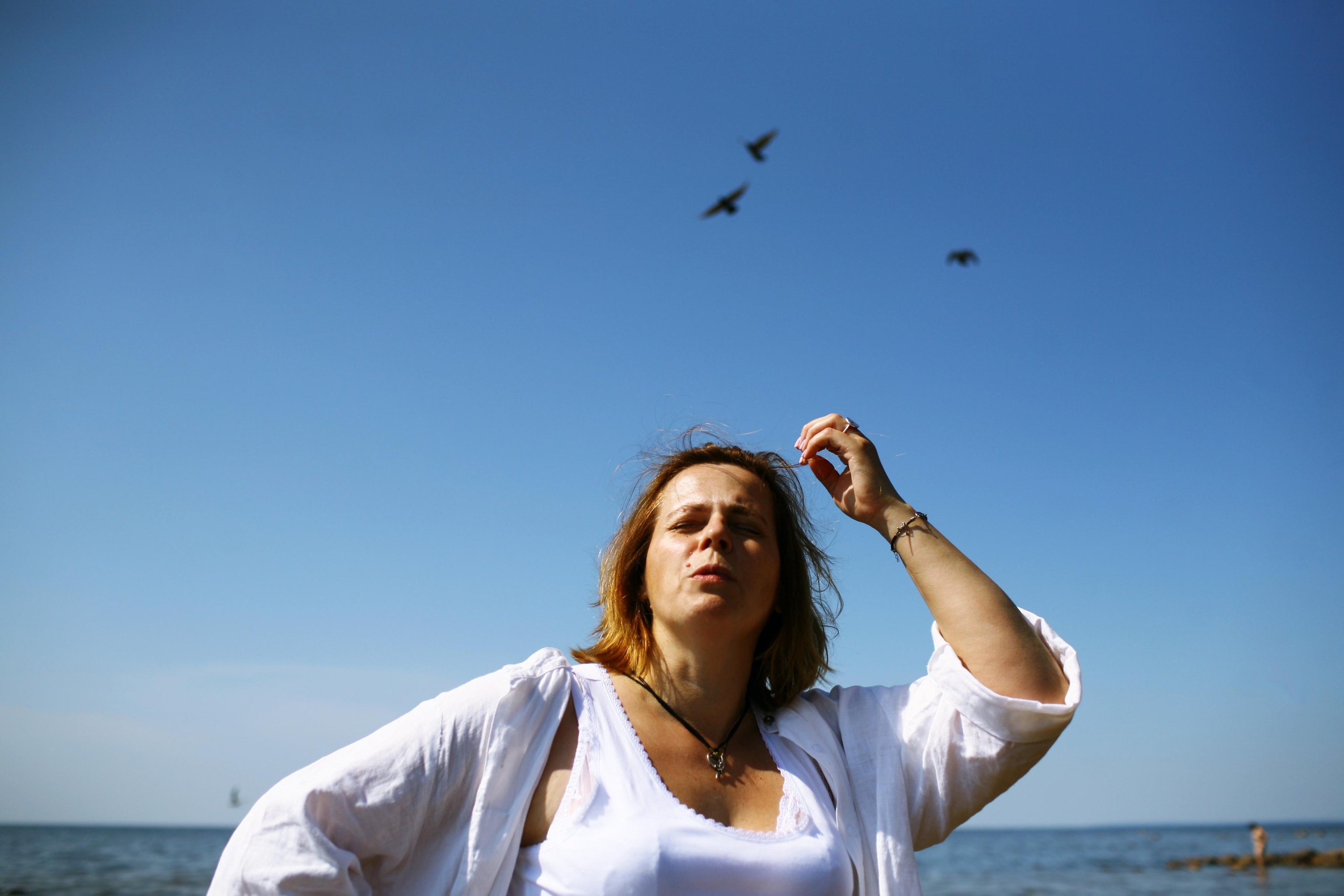 Anna, be herself. Water and sun. Victoria Dini. Art photography in London / Folkestone, UK