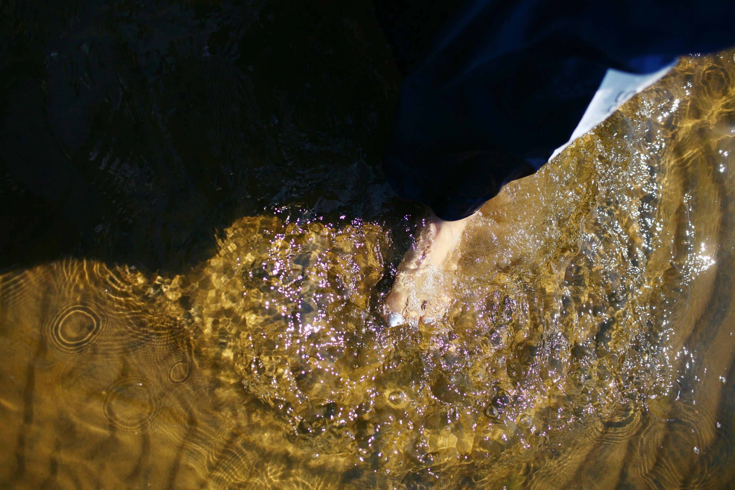 Anna, be herself. Water and sun. Victoria Dini. Art photography in London / Folkestone, UK