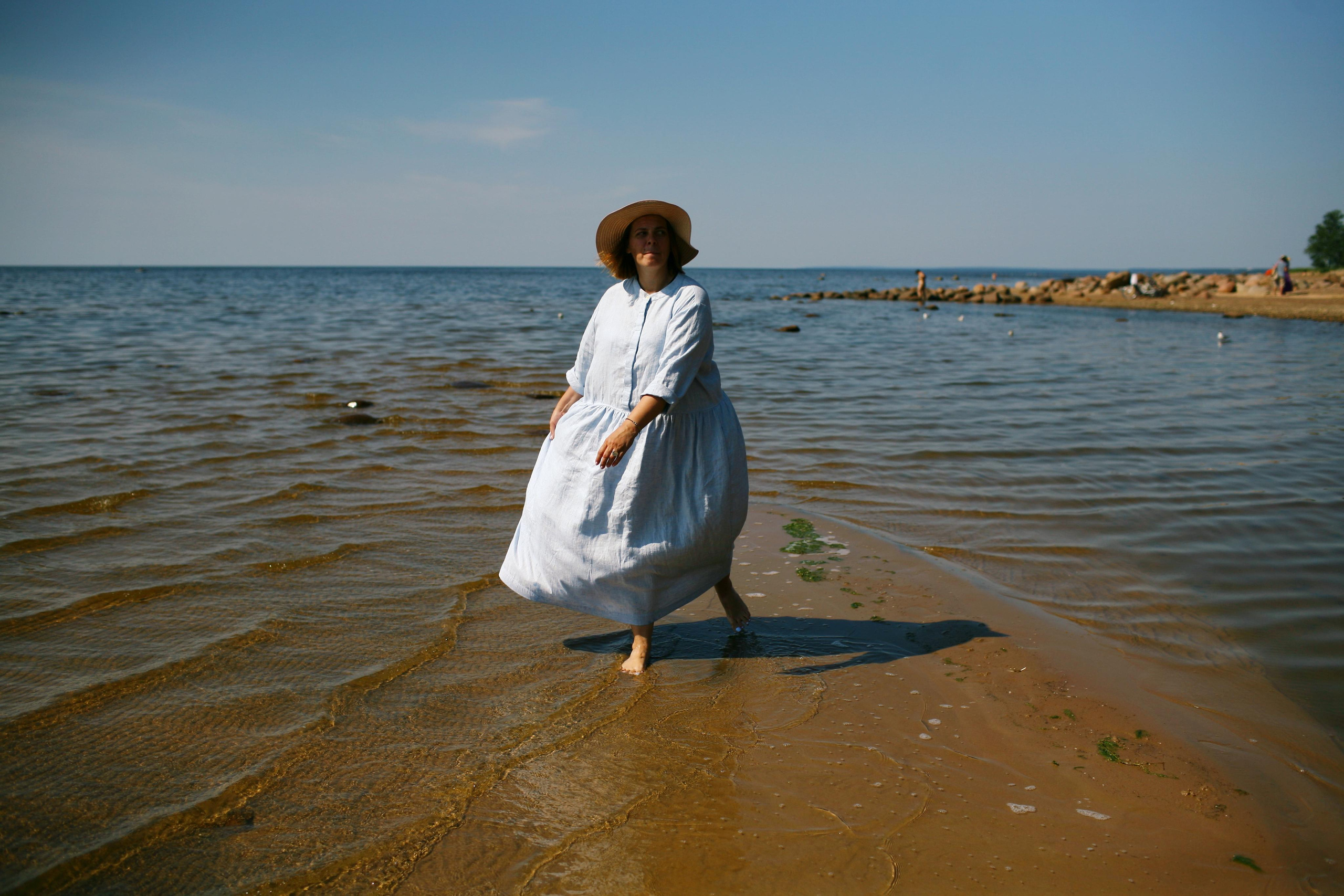 Anna, be herself. Water and sun. Victoria Dini. Art photography in London / Folkestone, UK