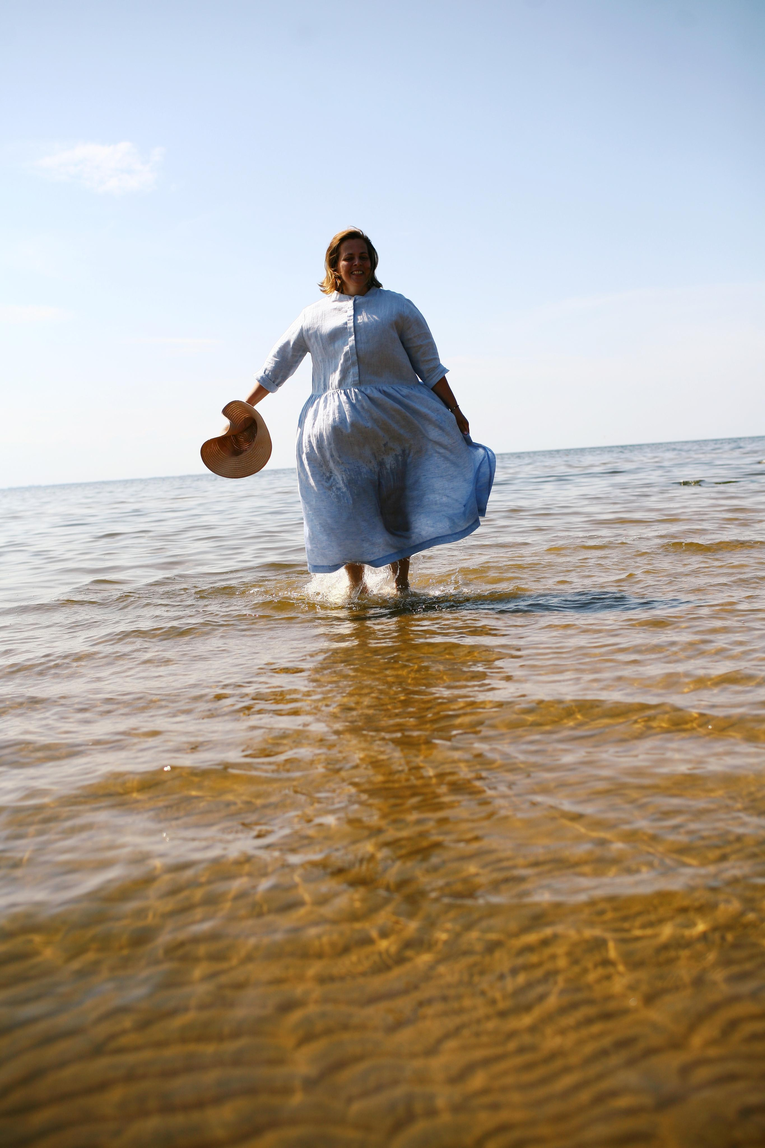 Anna, be herself. Water and sun. Victoria Dini. Art photography in London / Folkestone, UK